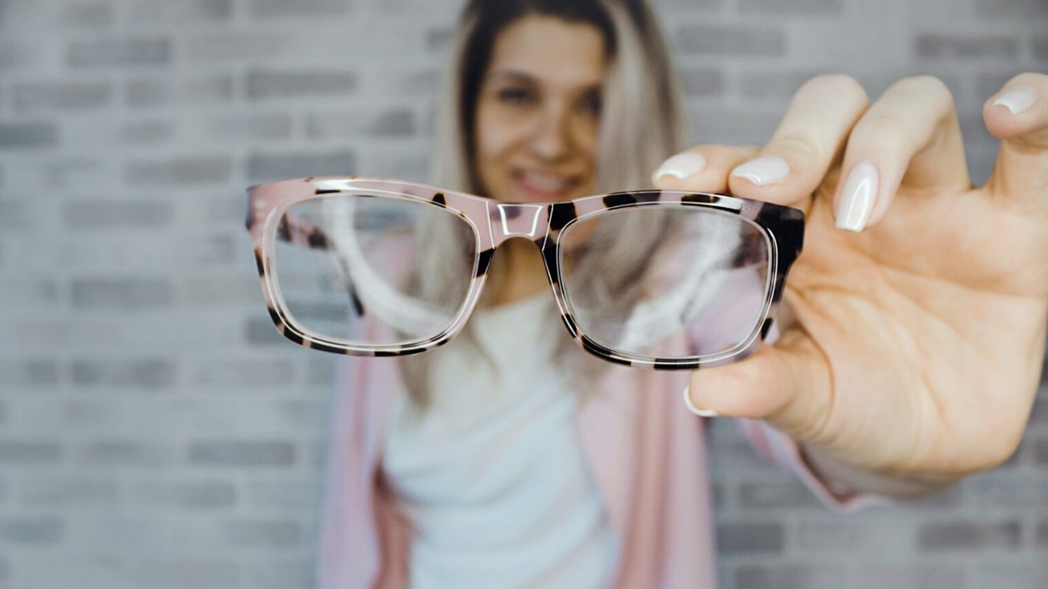 1520x855 Cheap multifocal eyeglasses in minutes, not days