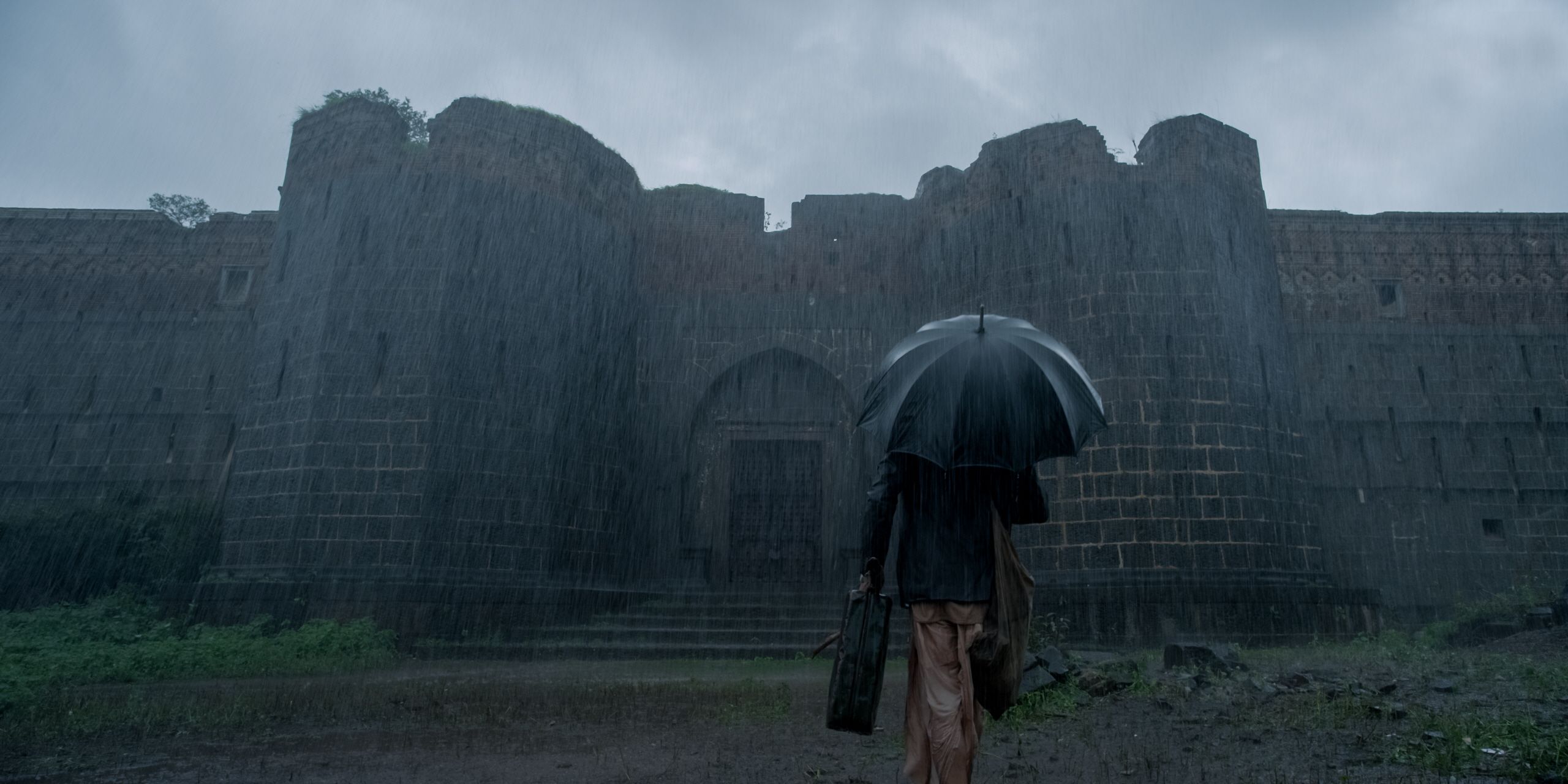 2560x1280 Tumbbad (2018)