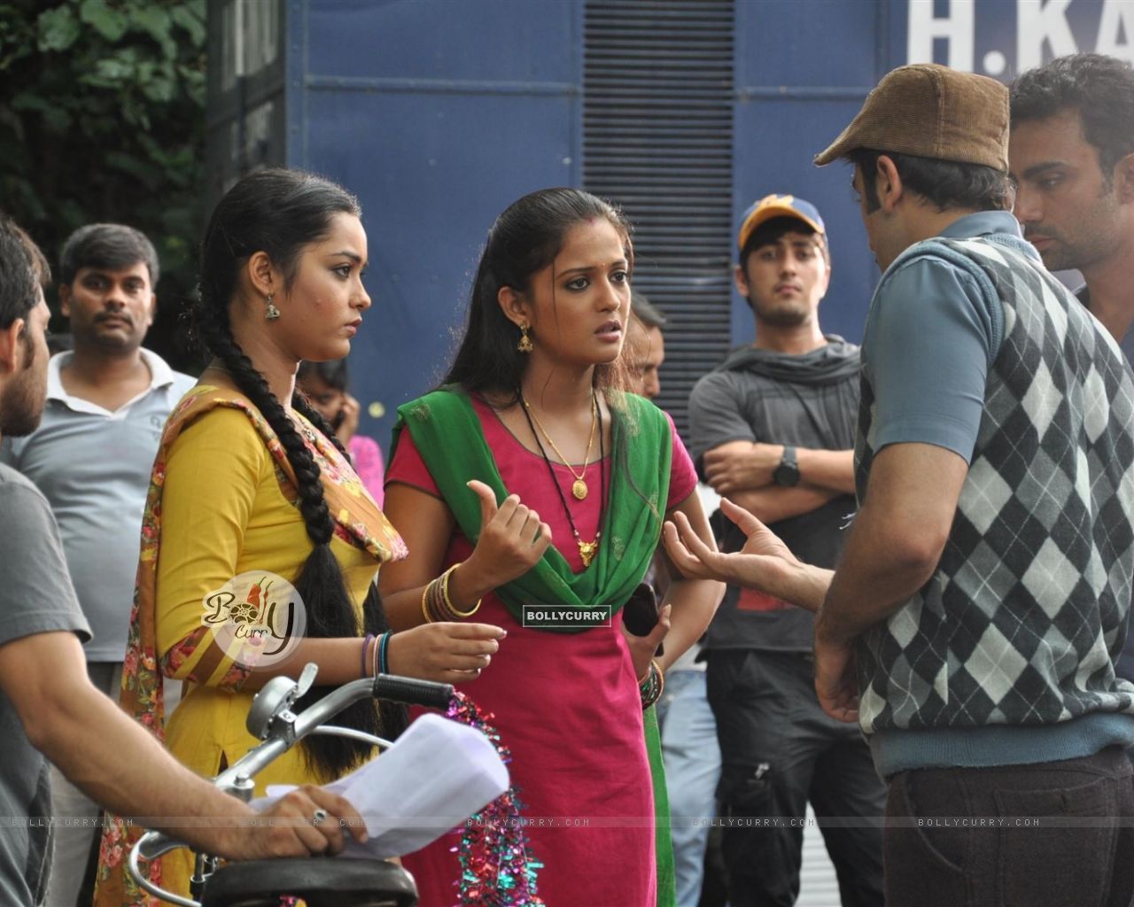 1280x1024 Wallpaper Kapoor promoting 'Barfi!' on Zee TV shows size:1280x1024