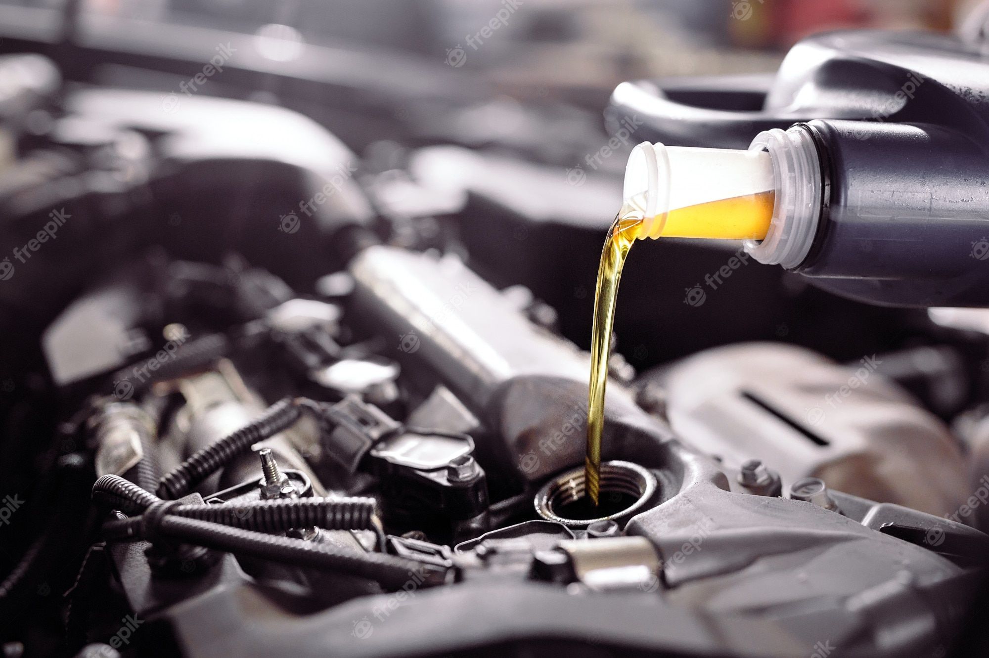 2000x1331 Car Oil Image