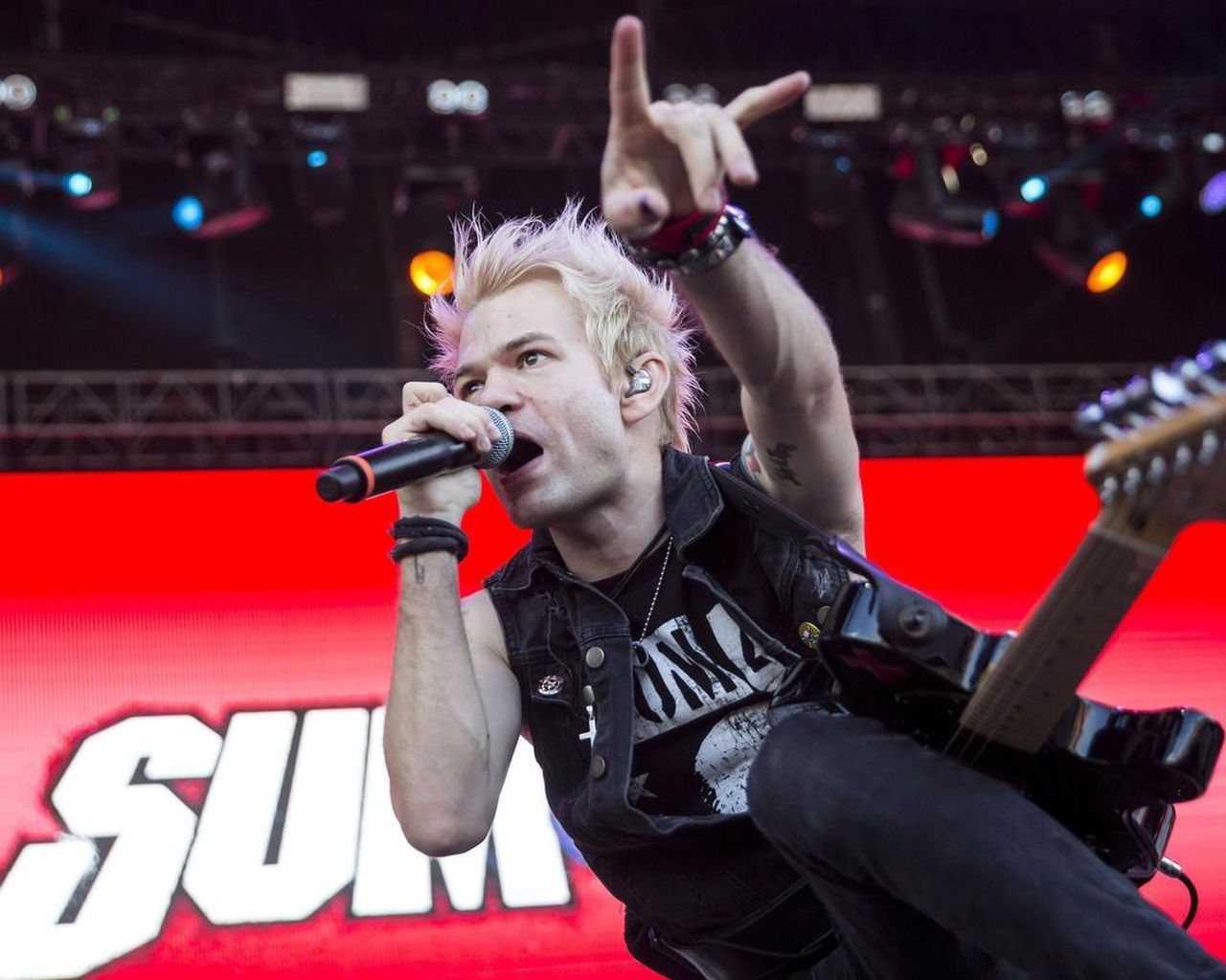 1280x1024 Sum 41 call it quits: 'Thank you for the last 27 years'