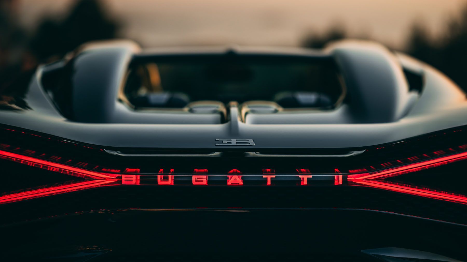 1800x1013 Here are new pics of the €5m Bugatti Mistral meeting the mistral wind