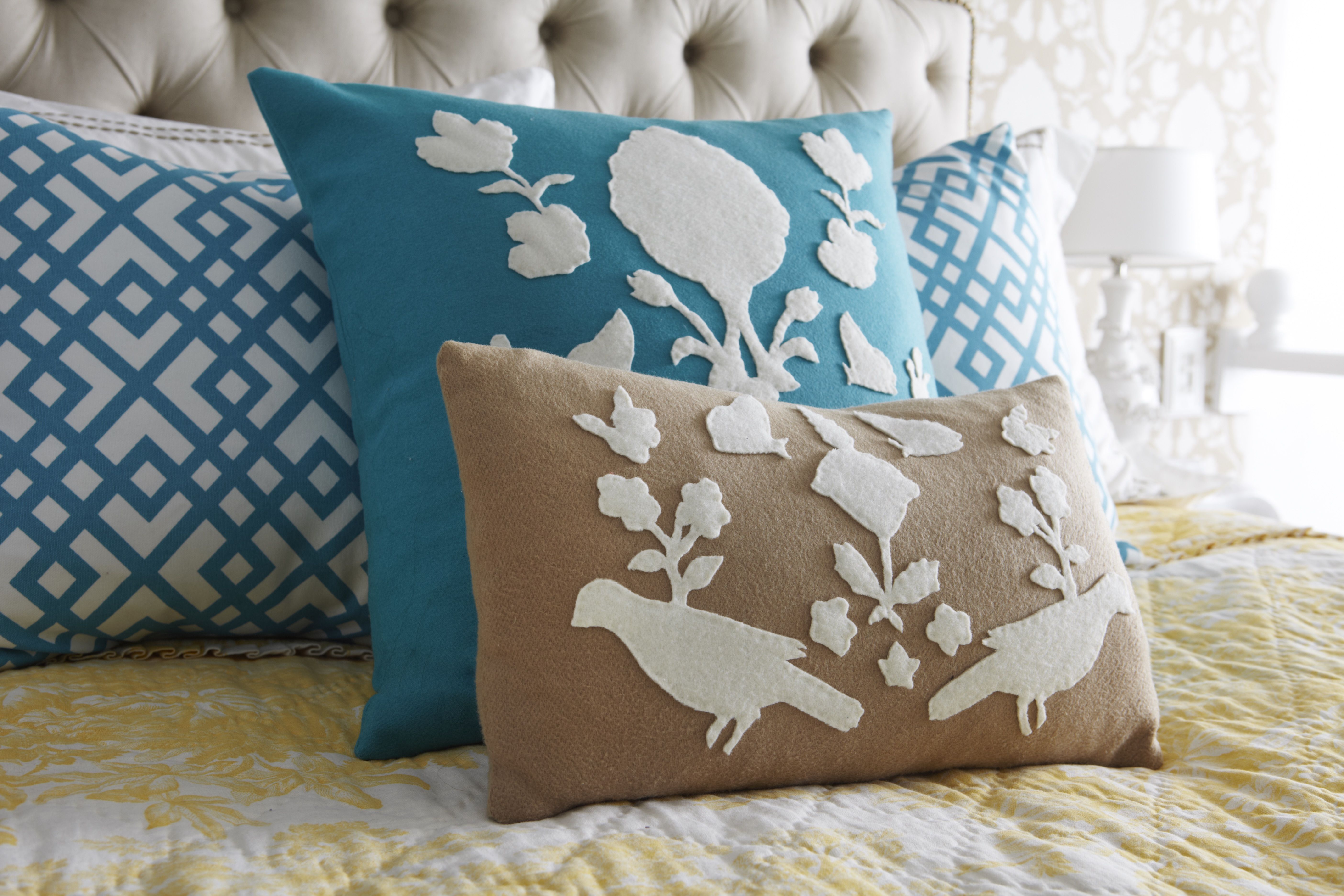 5616x3744 Paper Pillow: Felt Appliqué From a Wallpaper Template in a Nutshell
