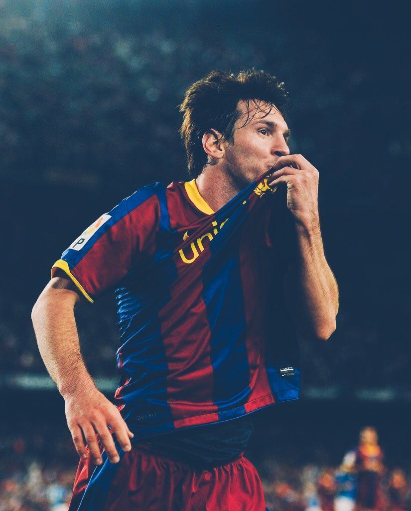 825x1024 Messi