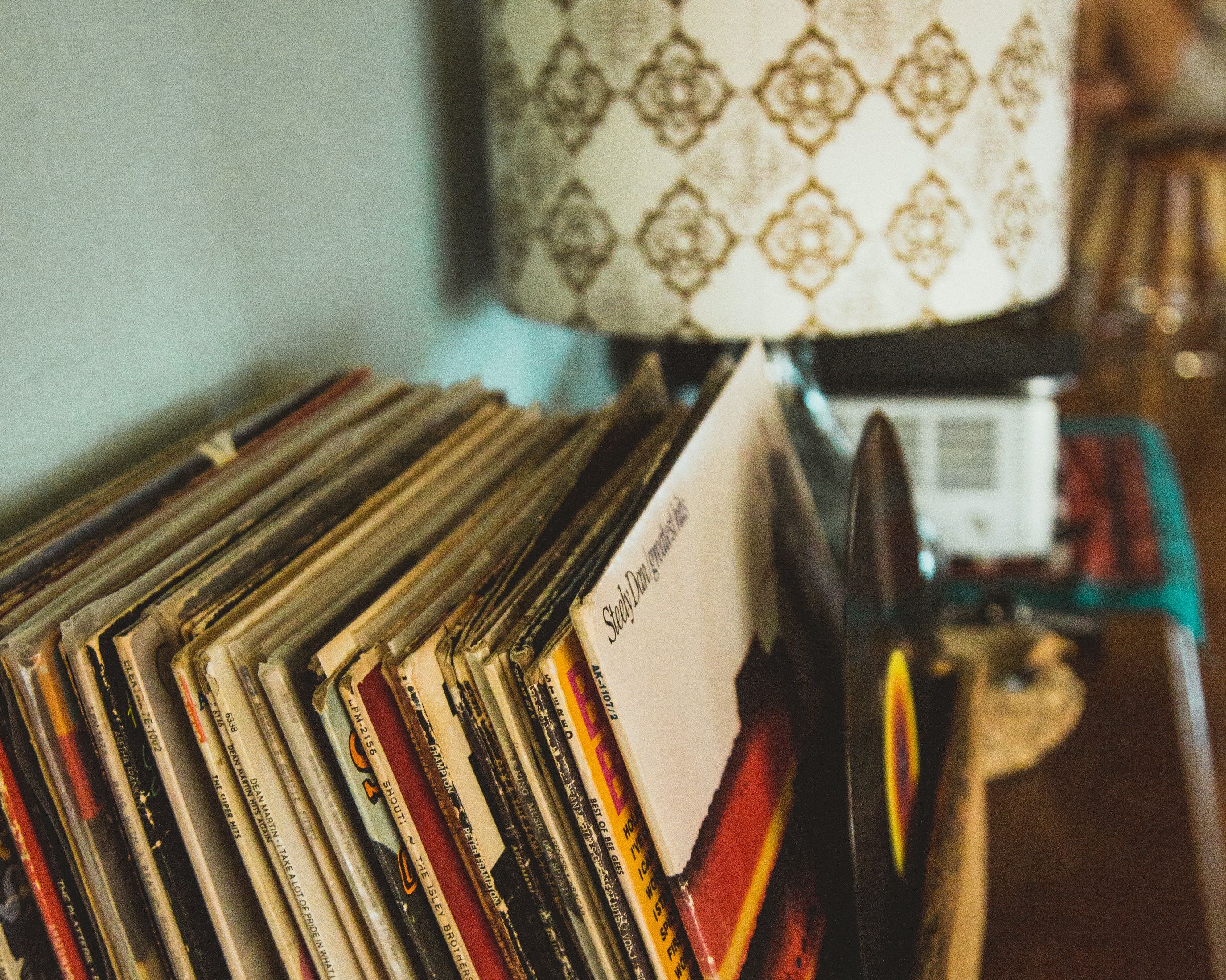 2750x2200 2750x2200 radio, retro, Free image, country, steely dan, lamp, record, player, western, music, vinyl Gallery HD Wallpaper