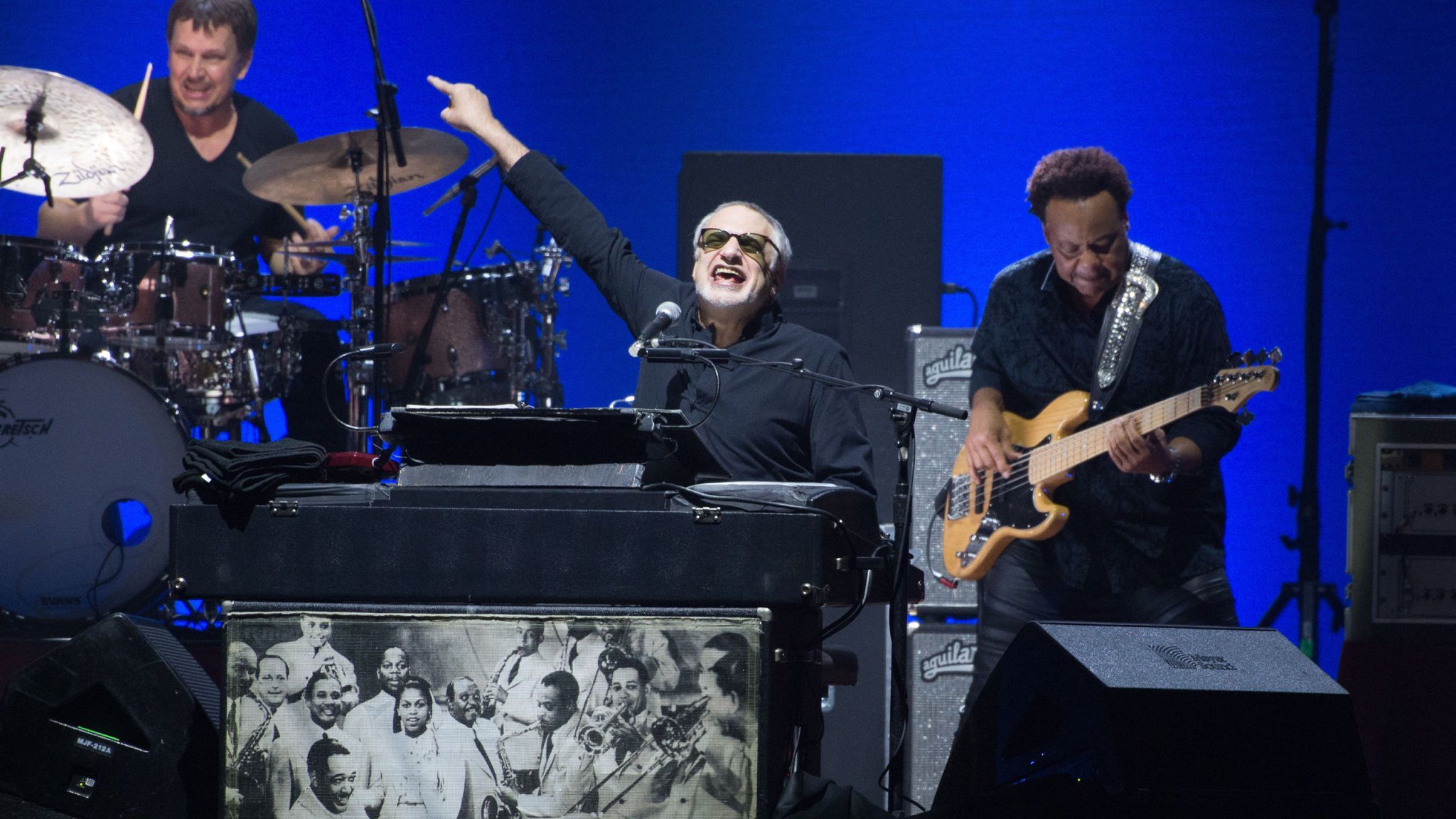 2048x1152 Steely Dan at Wembley Arena
