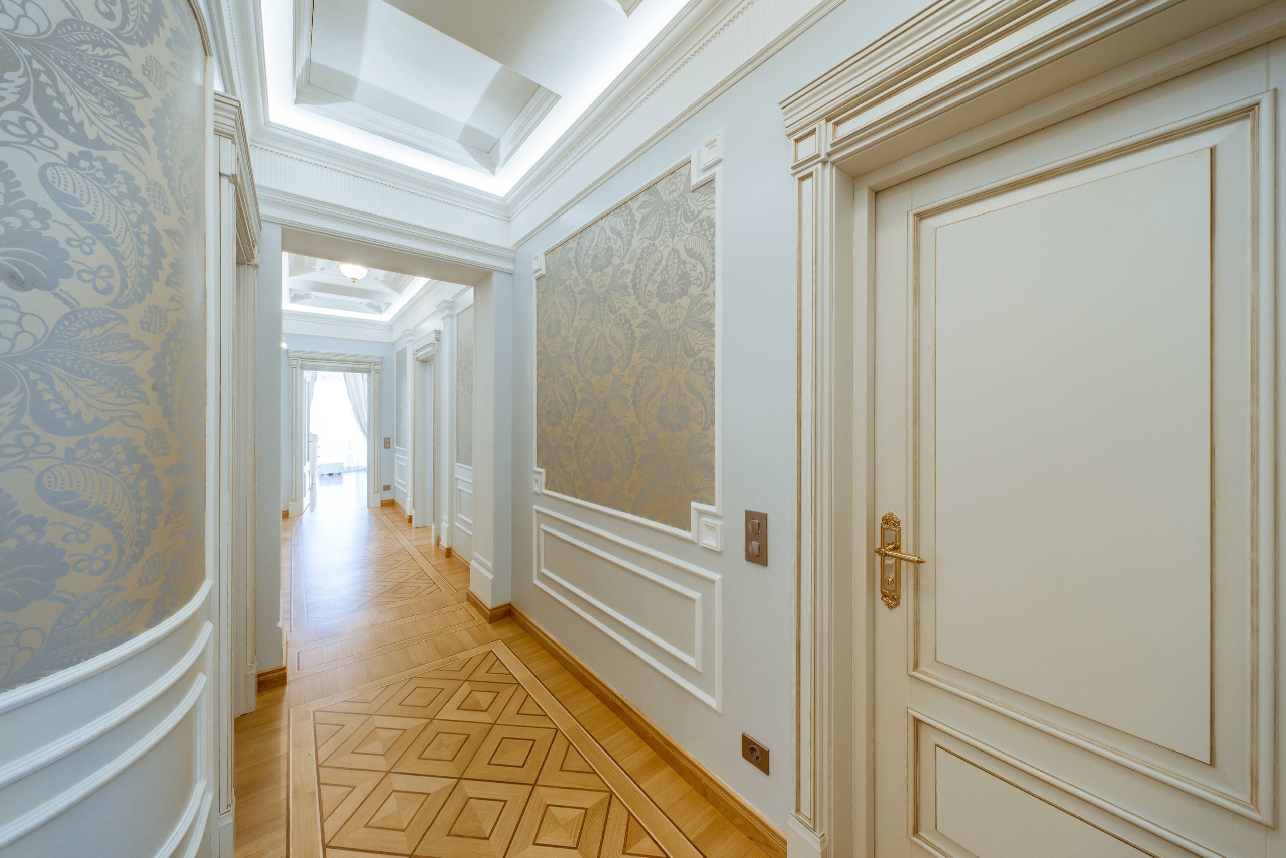 2560x1708 Hallway Wallpaper: Photo, Designs & Ideas