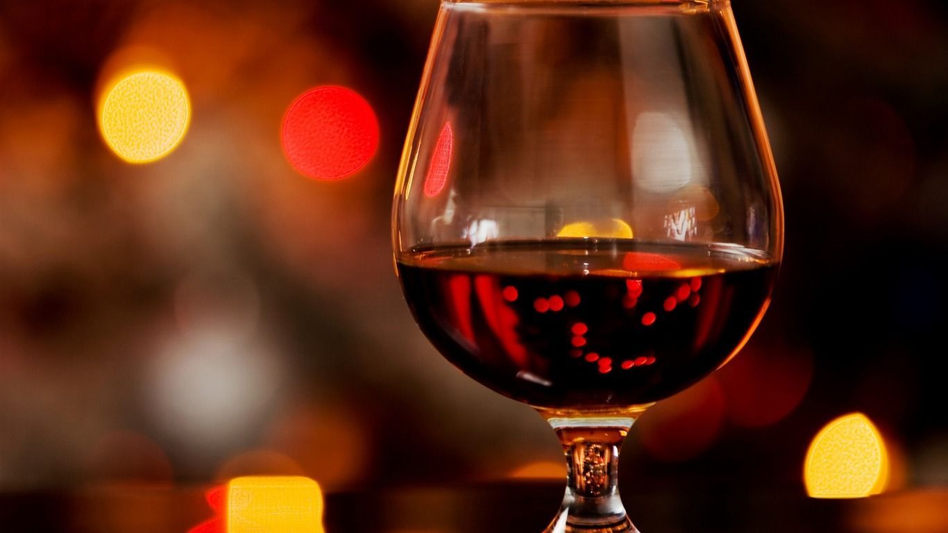 1366x768 Cognac Glass Alcohol Bokeh HD Desktop Wallpaper
