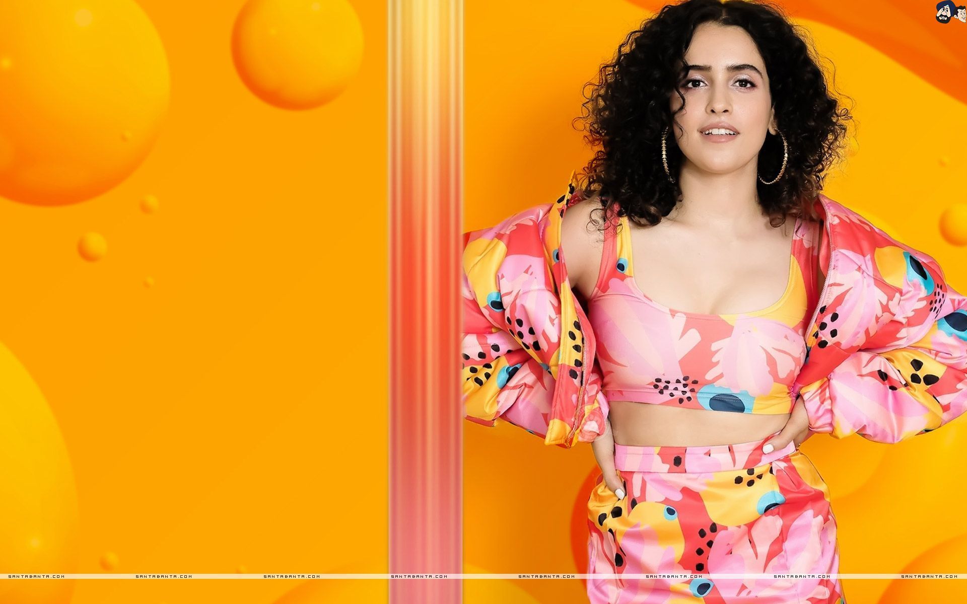 1920x1200 SantaBanta.com -. looks stunning in a floral outfit! #SanyaMalhotra #hot #beautiful #newlook #sizzling #bollywood #santabanta #trending #wallpaper For More Visit
