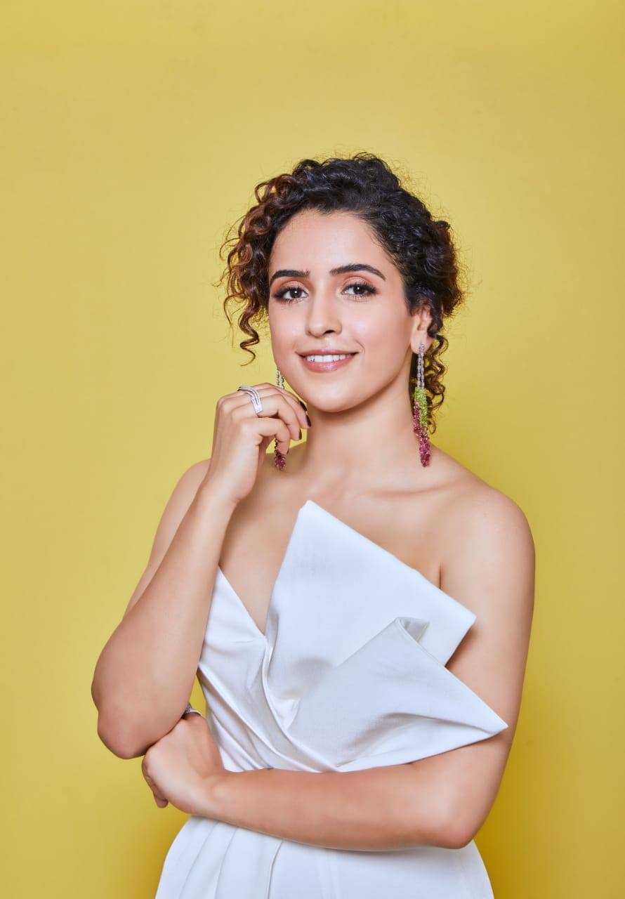 890x1280 Sanya Malhotra HD Image, Wallpaper