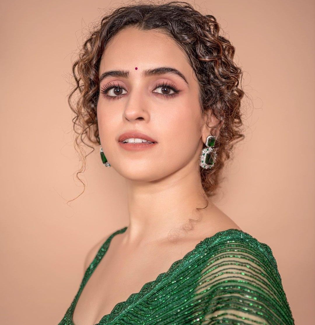 1080x1115 Sanya Malhotra Saree Fotos