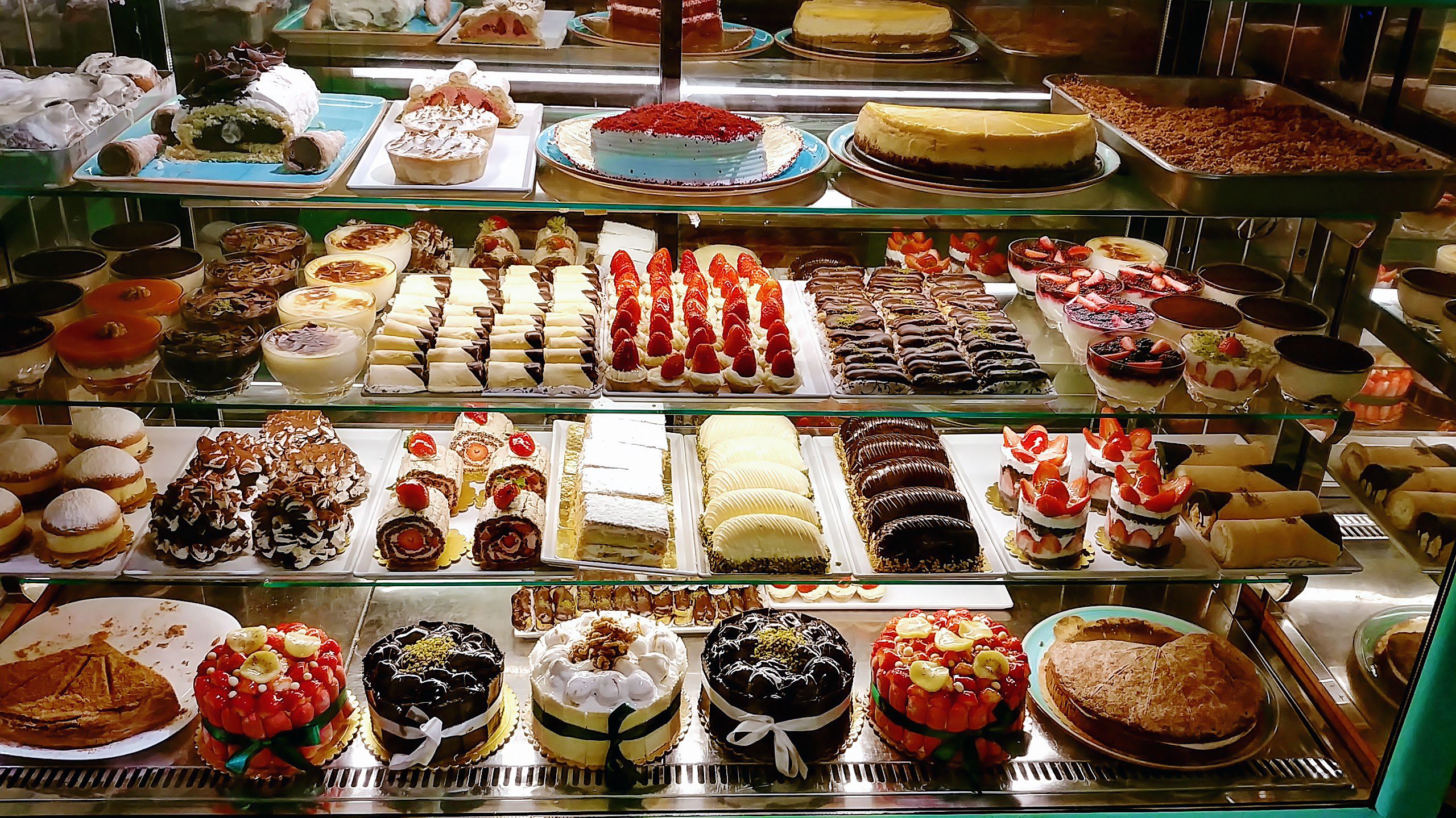2560x1440 Dive into the best cake in Texas: Houston is home to the Lone Star State's best cake shop, report says