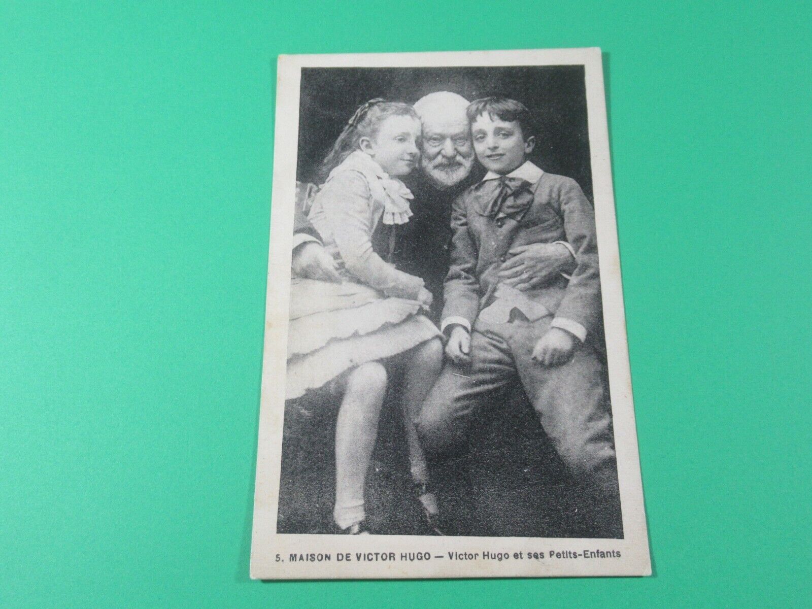 1600x1200 VINTAGE VICTOR HUGO B & W PHOTO POSTCARD GIRL BOY CHILDREN LES MISERABLES