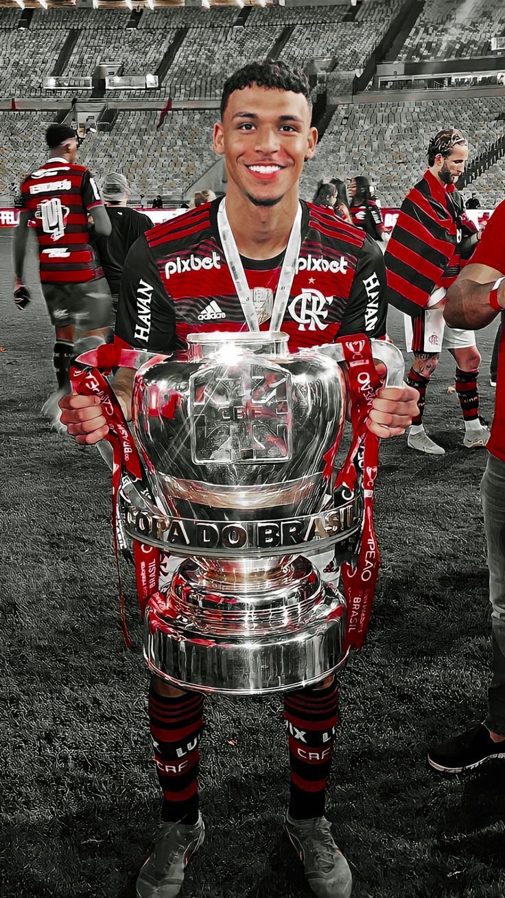736x1308 victor hugo.. flamengo. Fotos de flamengo, Time do flamengo, Flamengo wallpaper
