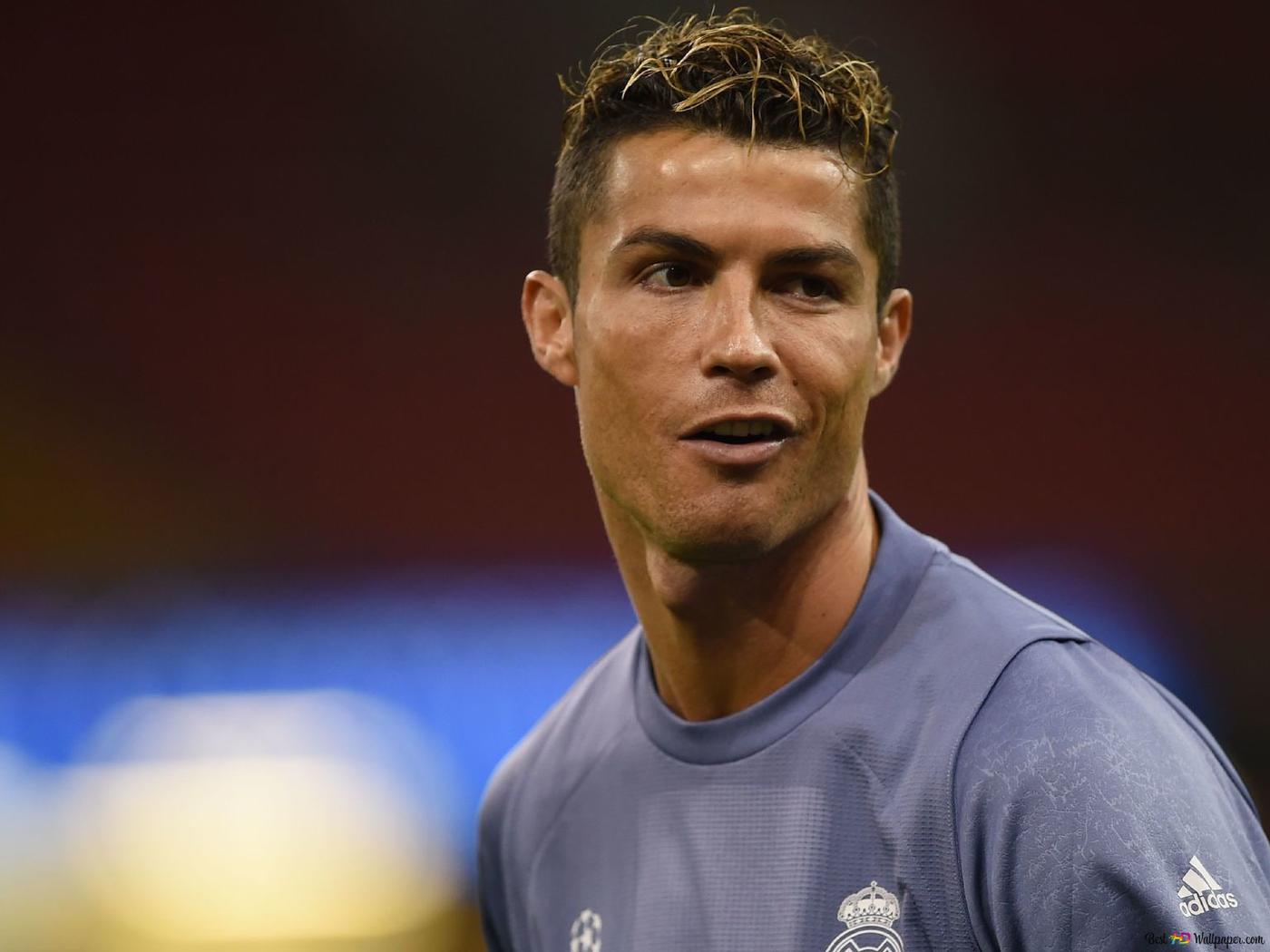 1400x1050 Ronaldo's funny look 2K wallpaper download