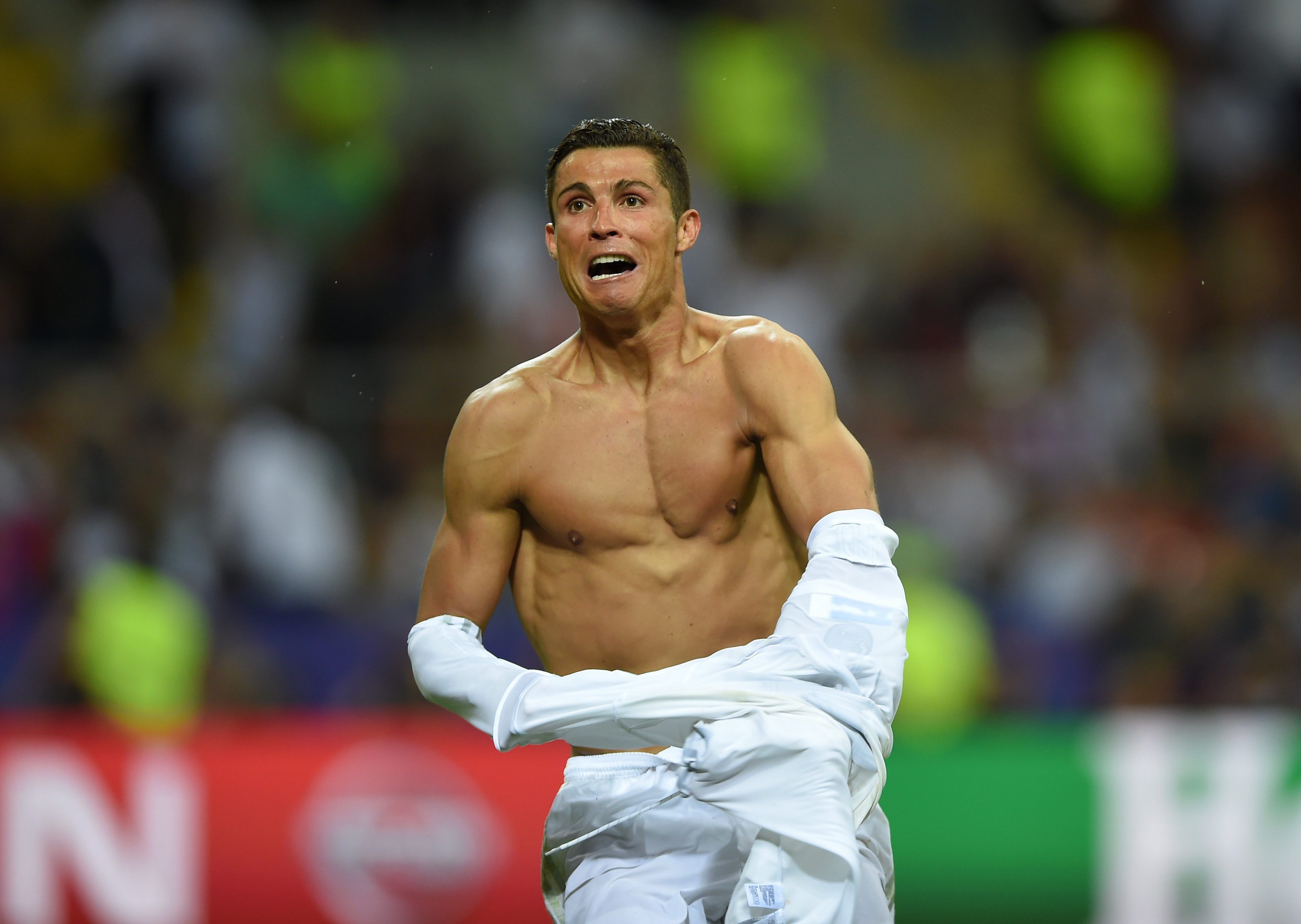 3664x2604 top photo from Cristiano Ronaldo's celebration after scoring PK to win Champions League