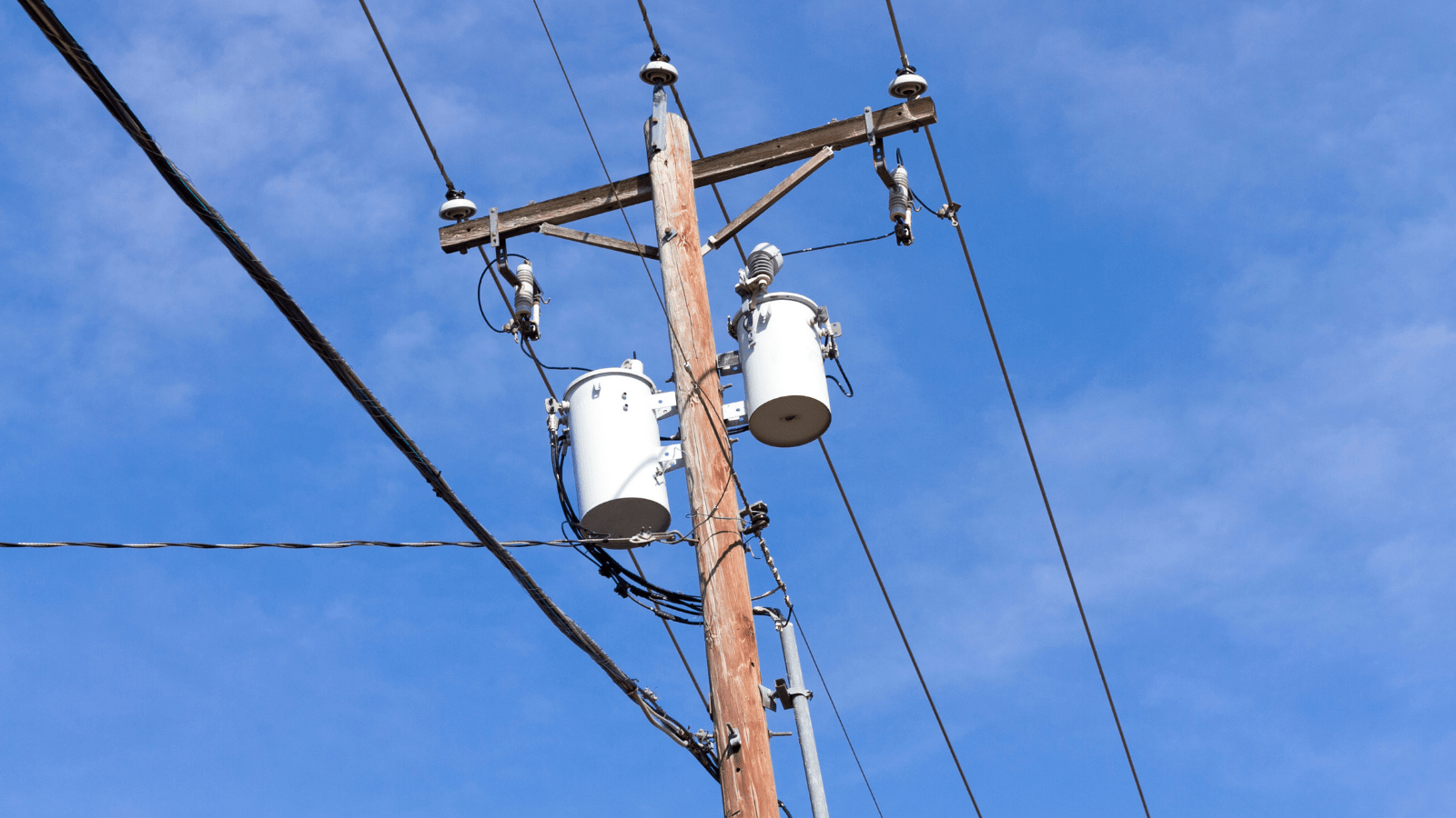 1600x900 Staying Safe Near Overhead Power Lines