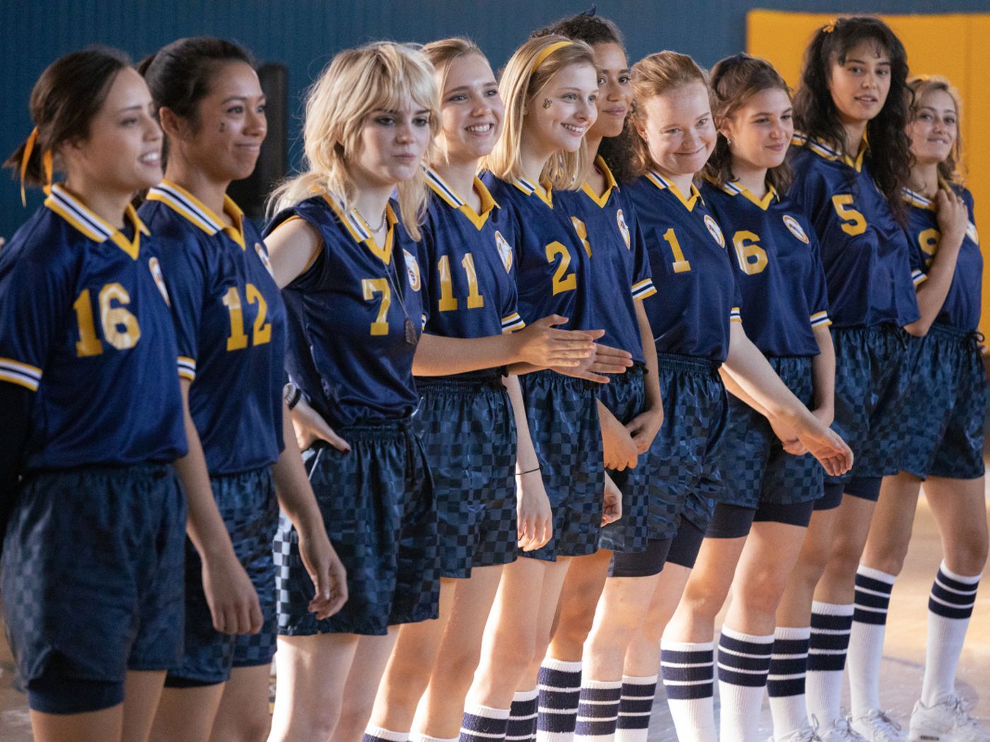 1400x1050 Yellowjackets is prestige Pretty Little Liars. Hear me out