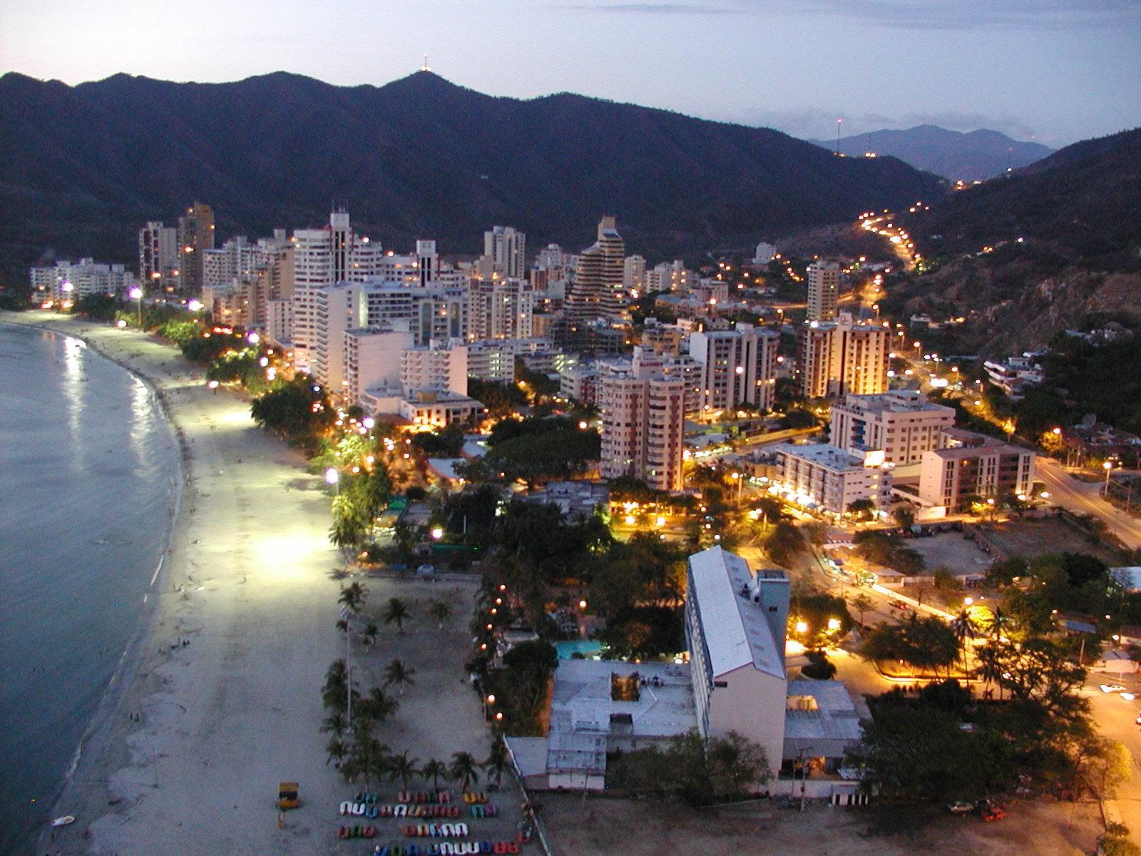 1600x1200 Santa Marta Wallpaper