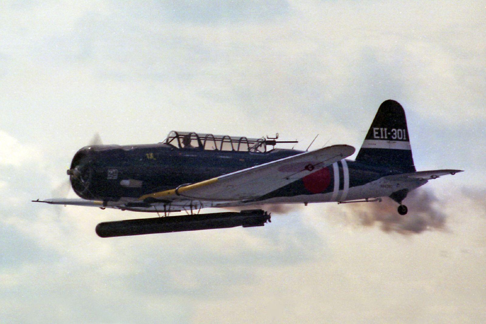 1600x1066 WW2 Fighter Plane in Action Bomba Wallpaper
