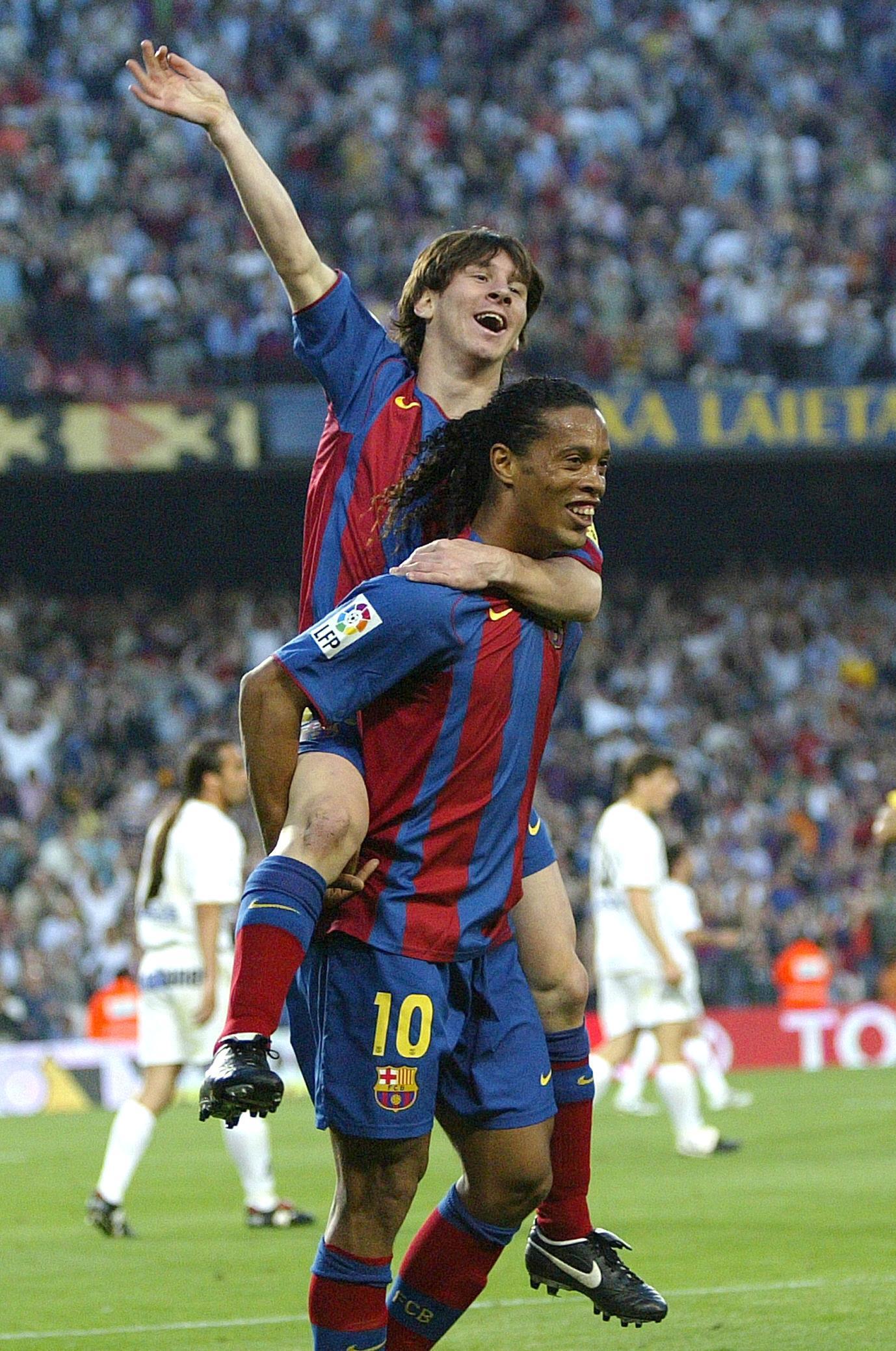 1378x2077 Messi And Ronaldinho Wallpaper