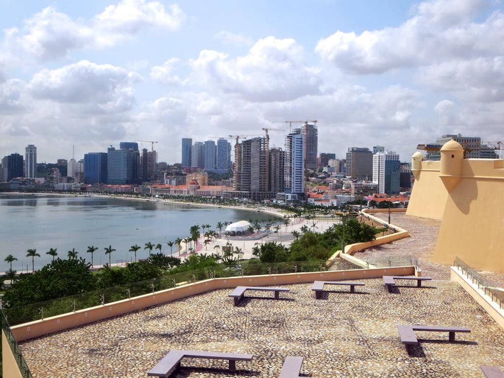 1024x768 Luanda Skyline