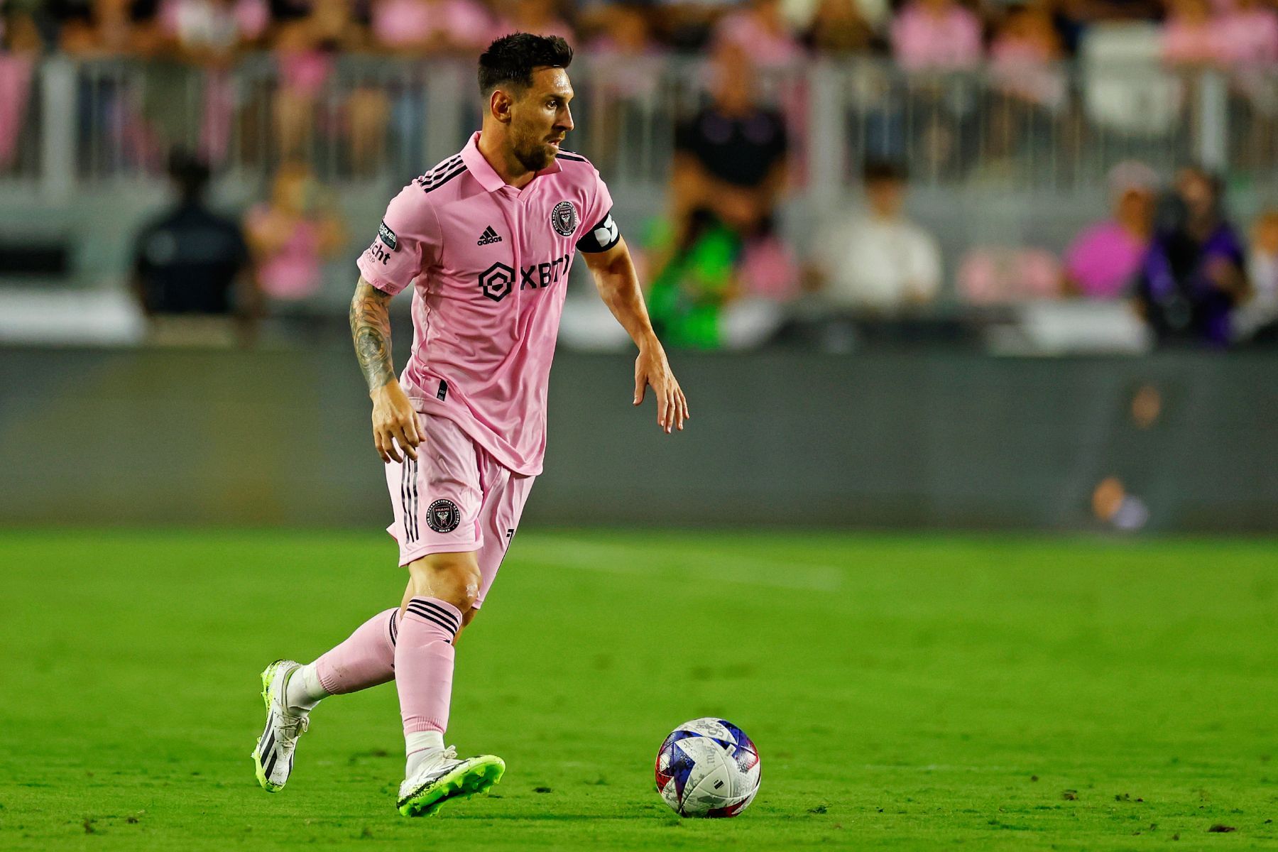 1800x1200 Lionel Messi Scores Game Winning Goal In Inter Miami Debut