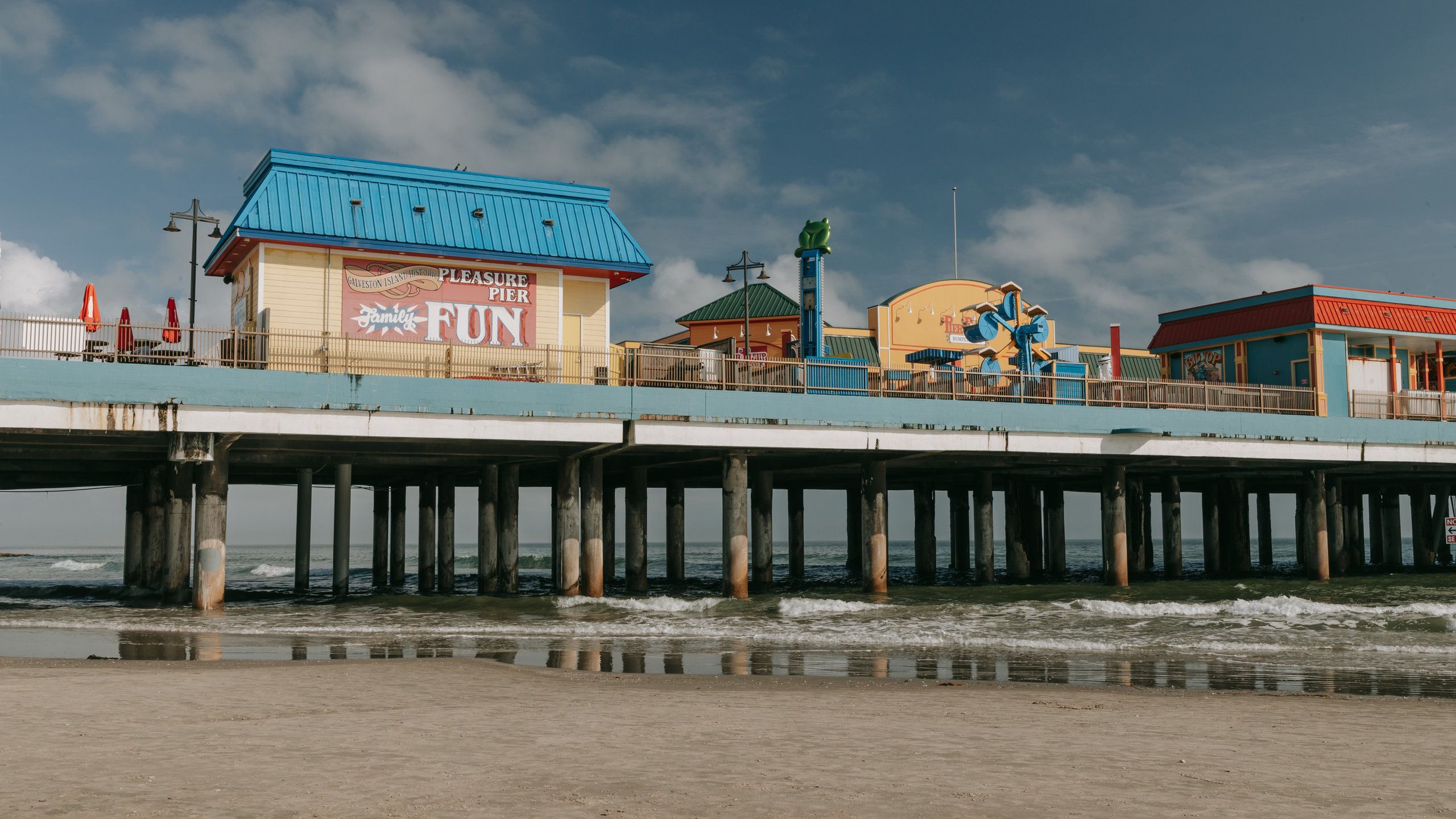 2560x1440 Galveston Island Historic Pleasure Pier Vacation Packages