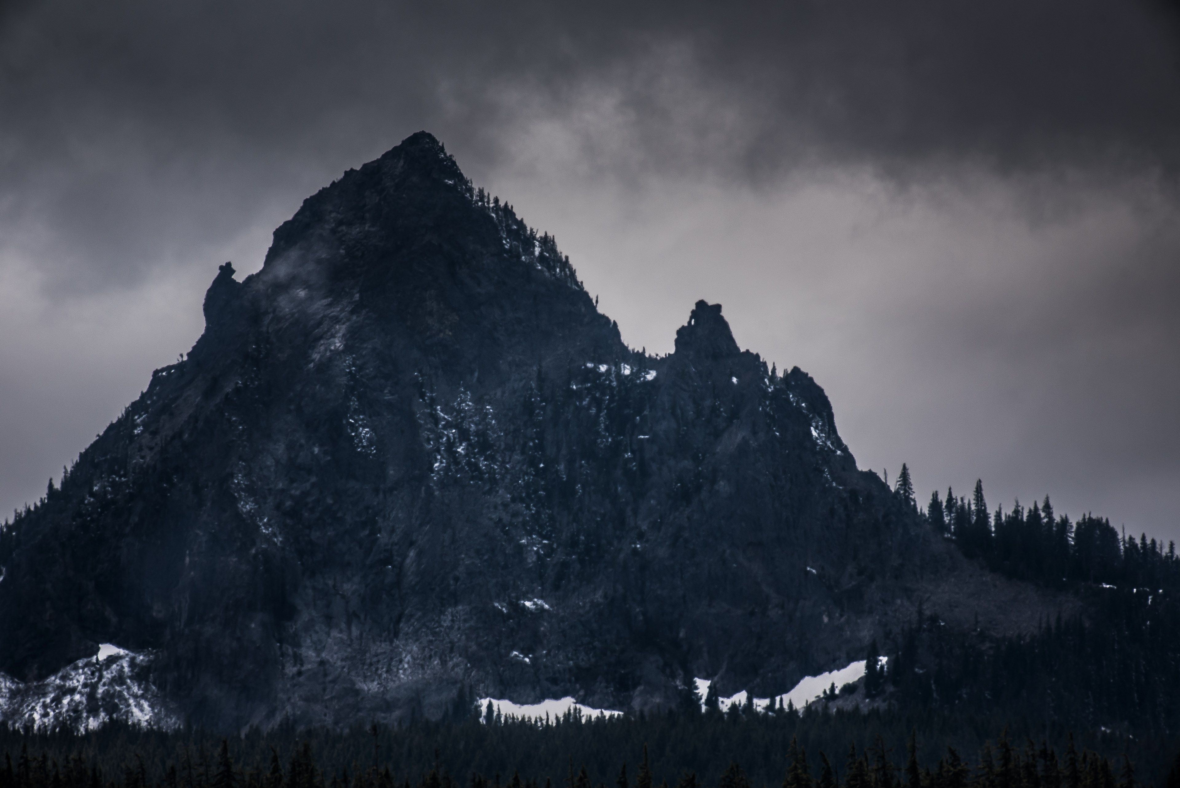 3840x2563 Wallpaper / a bleak shot of a free standing mountain with woods at its base, bleak mountain 4k wallpaper free download