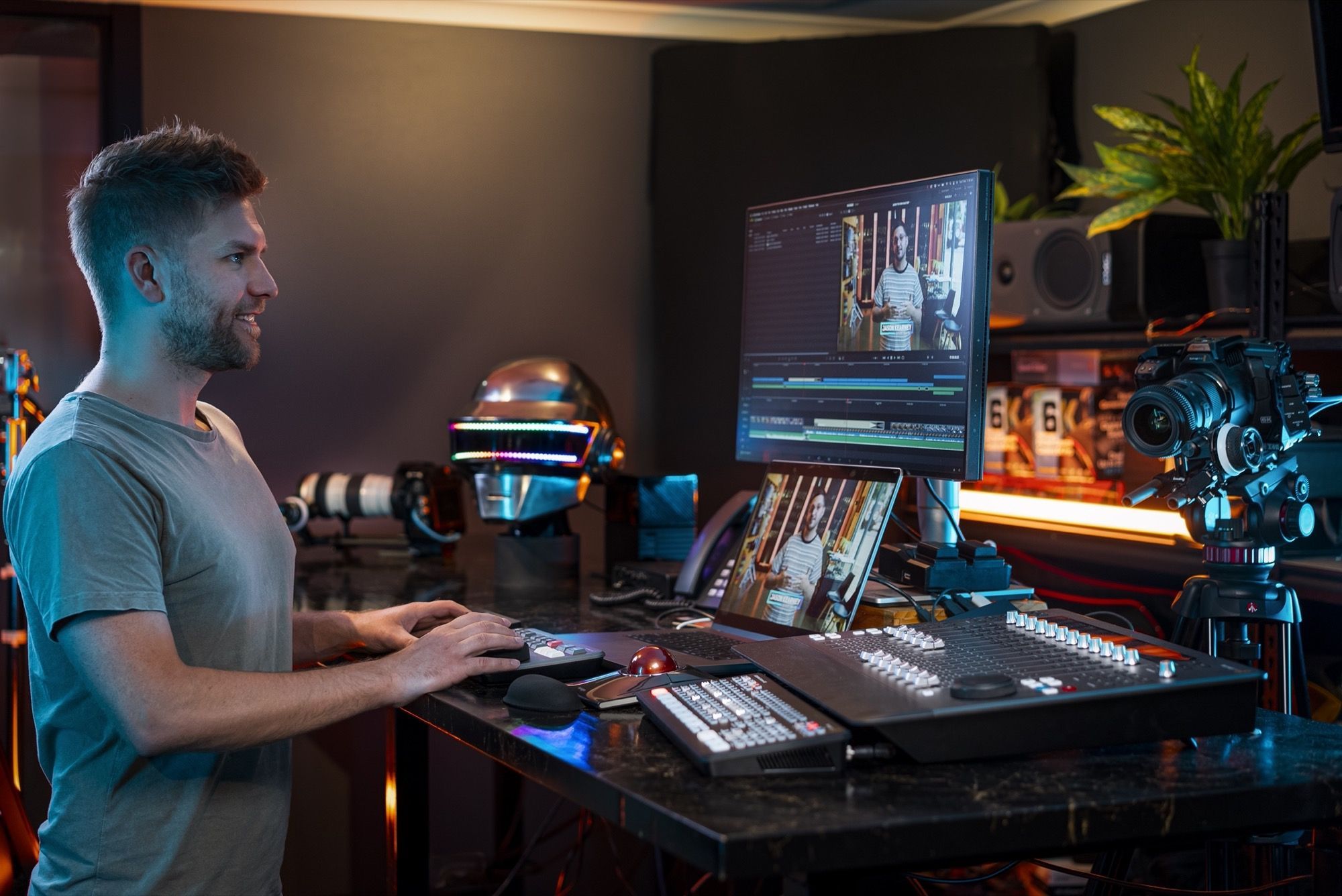 2000x1336 Scissor Maker Excellent Edges Creates Videos With Blackmagic DaVinci Resolve Studio and ATEM Mini Pro ISO