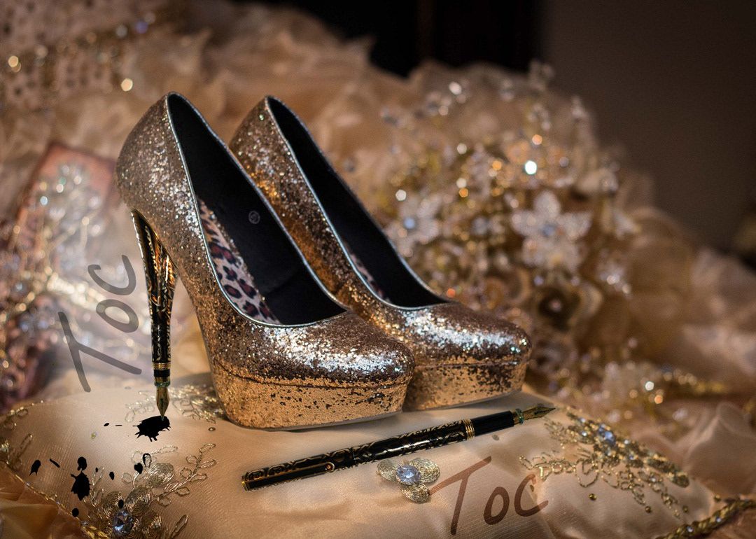 1080x770 Double meaning. Heel or heel