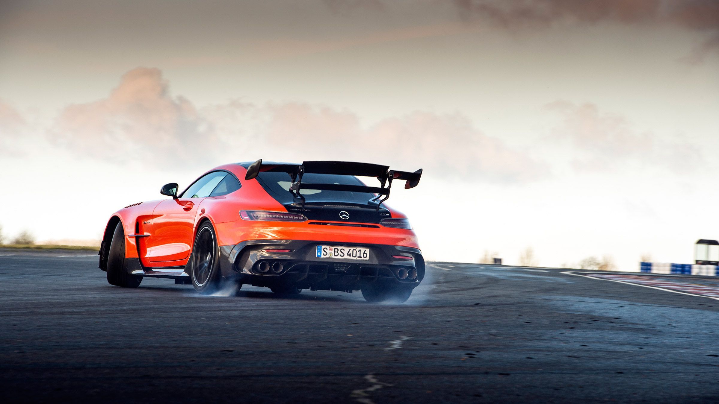2400x1350 Mercedes AMG GT Black Series 2021 Review