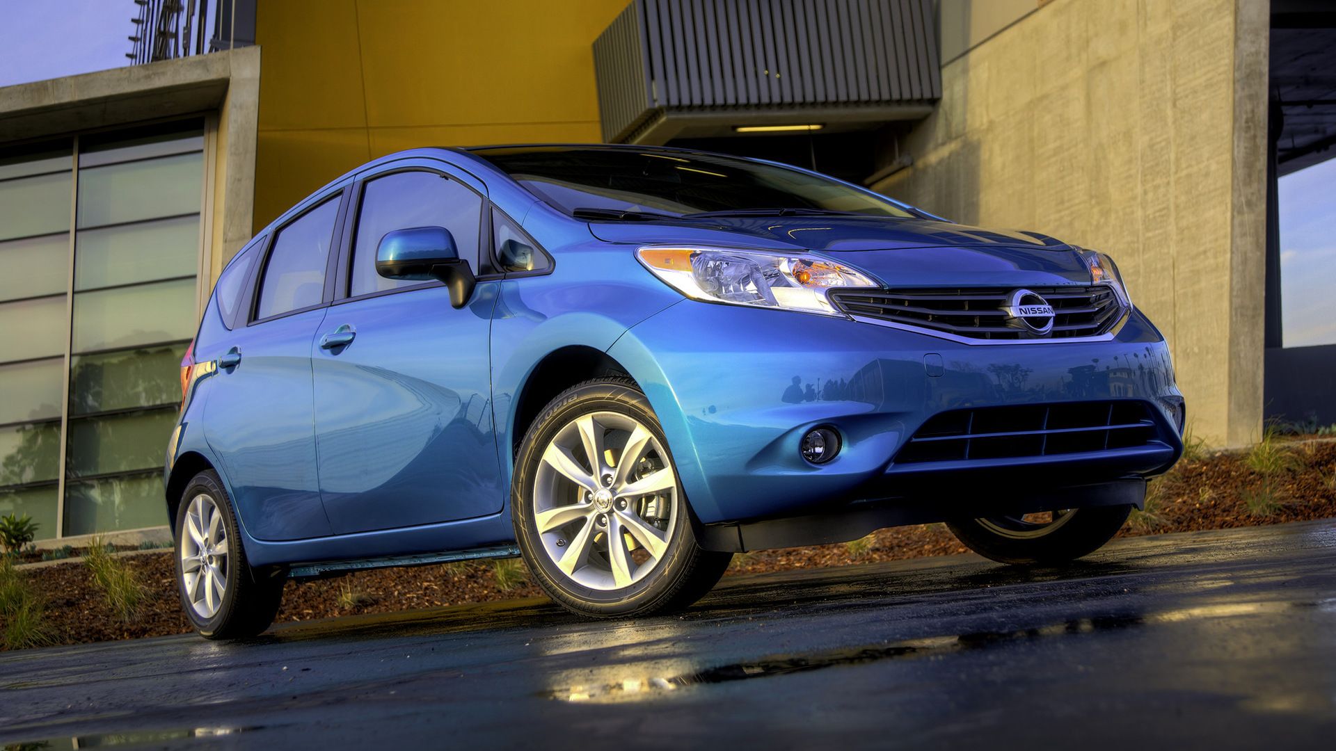 1920x1080 Nissan Versa Note and HD Image