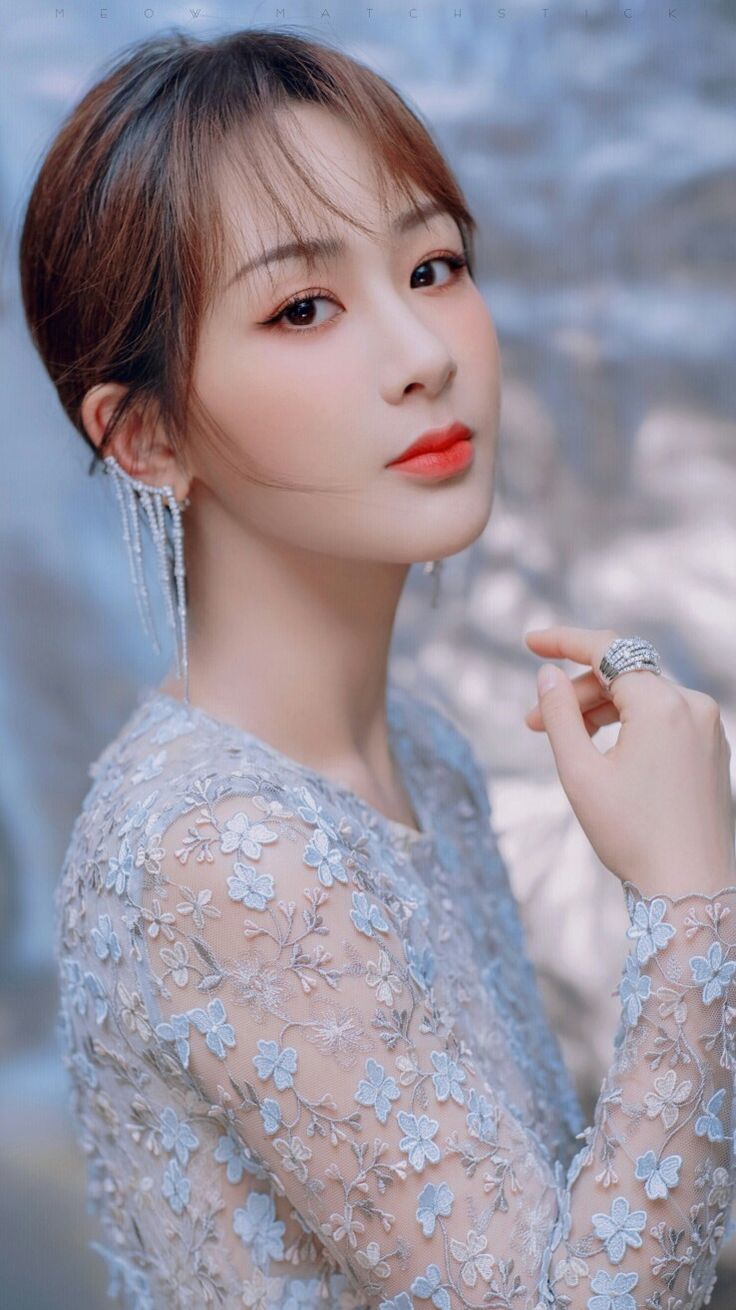 736x1310 Yang zi