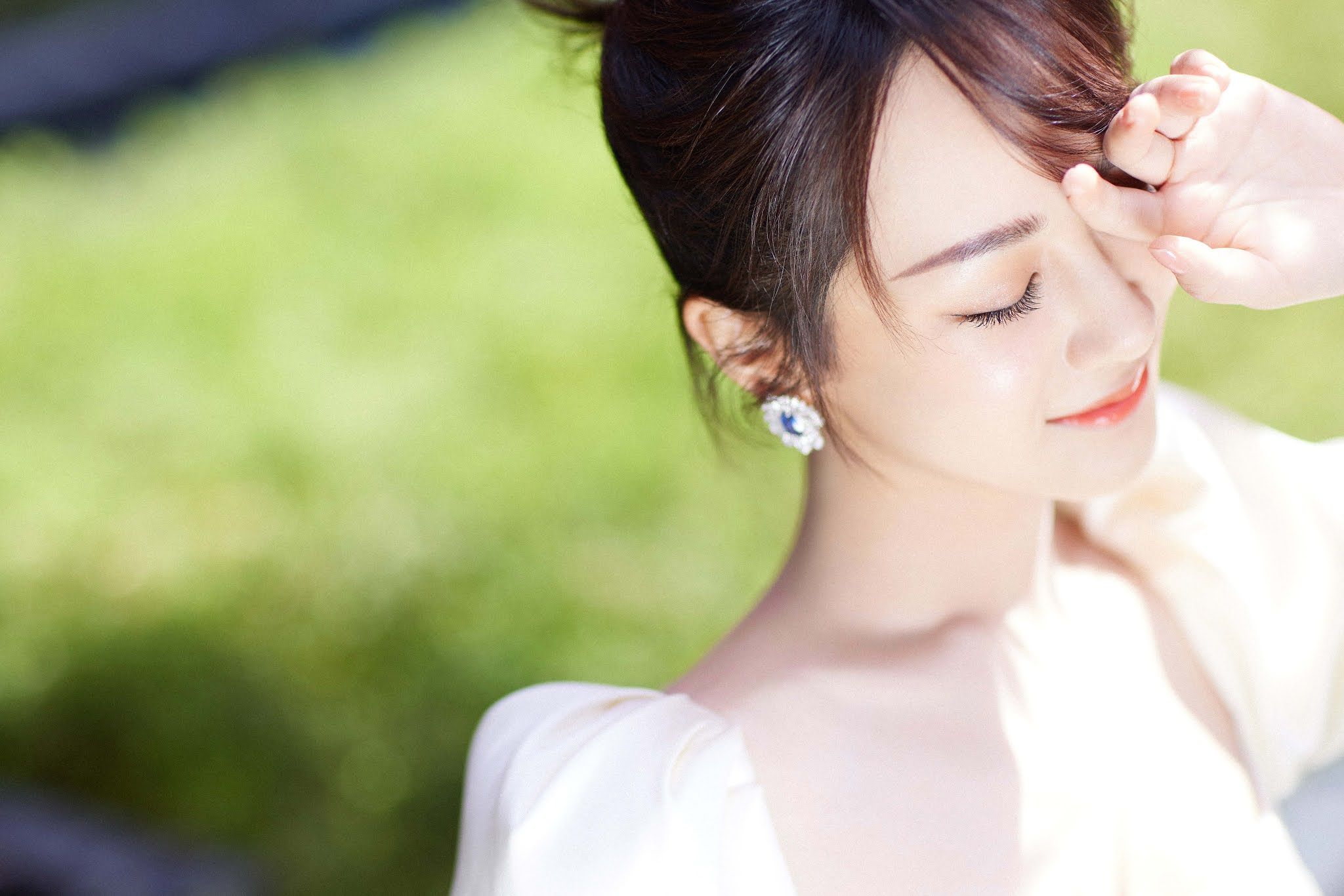 2048x1366 China Entertainment News: Yang Zi poses for photo shoot
