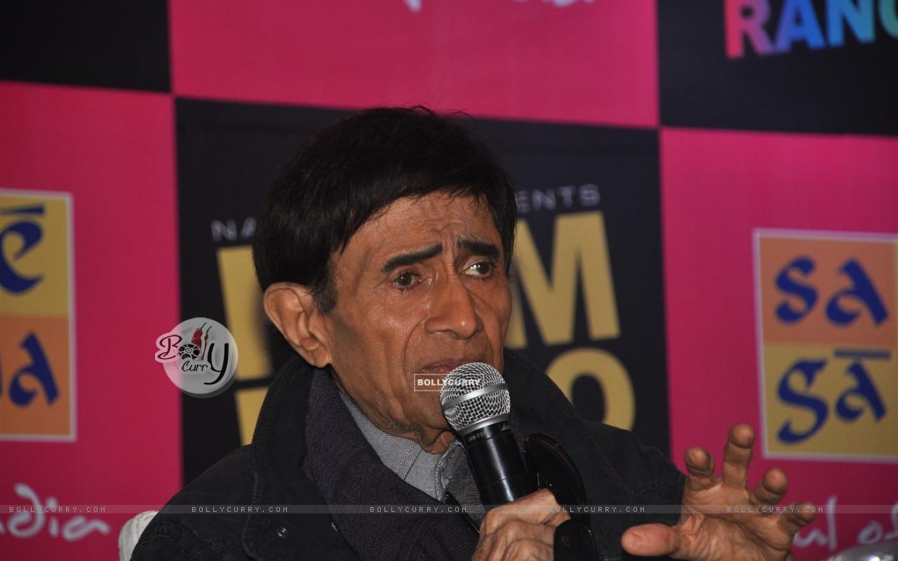1280x800 Wallpaper Actor Dev Anand at music release of old classic hindi film Hum Dono size:1280x800