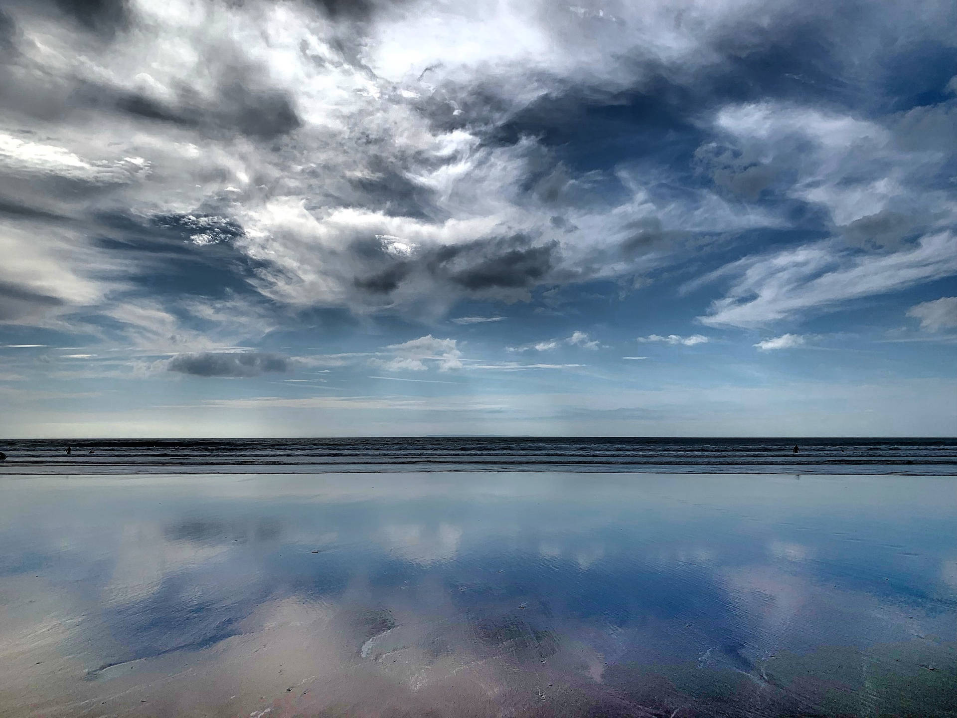 1920x1440 Download White Cloudy Sky On Woolacombe Beach Wallpaper