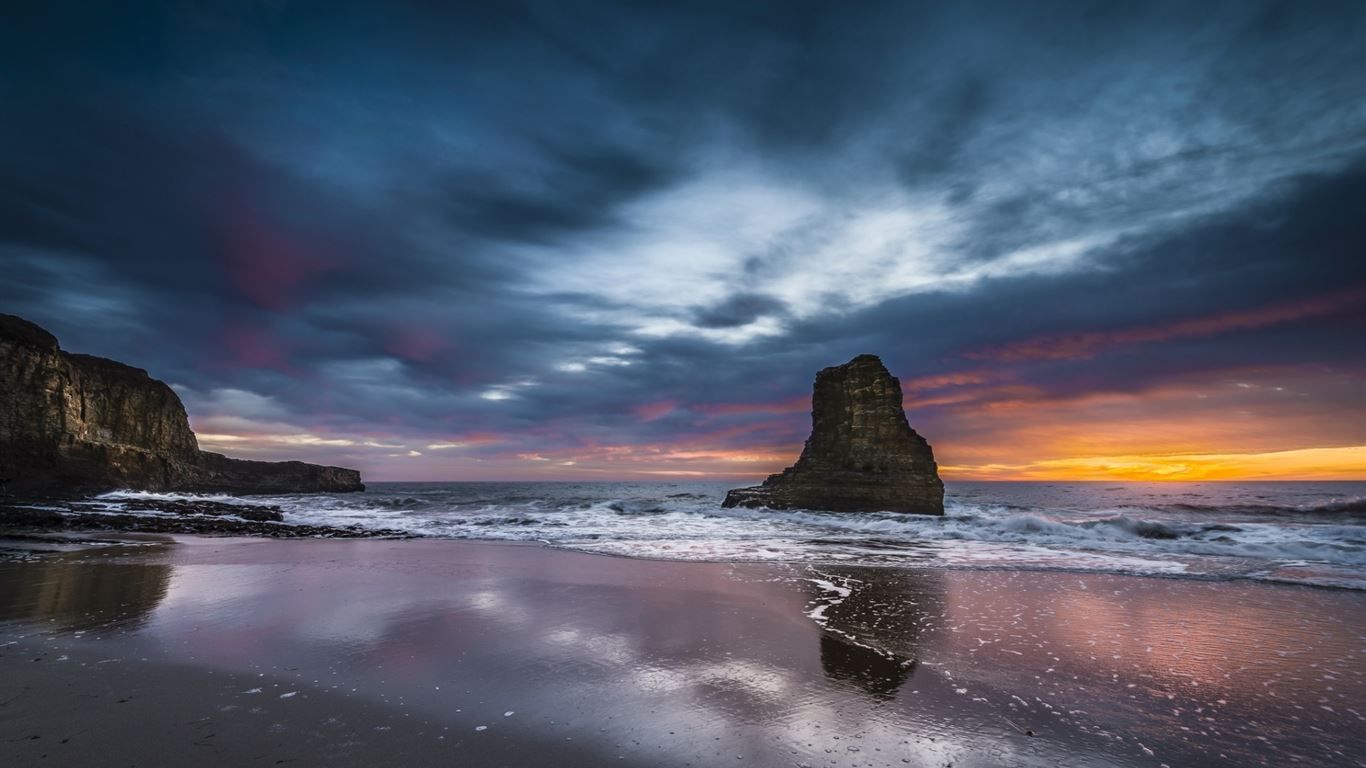 1366x768 Cloudy Ocean Sunset Mac Wallpaper Download