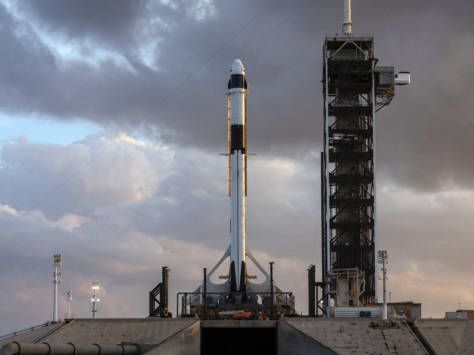 1600x1200 SpaceX Photo From the Crew Dragon Demo Launch to Space Station Docking