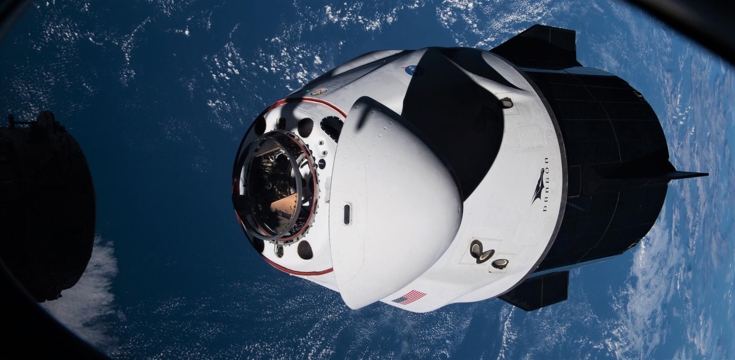 2532x1240 SpaceX Crew Dragon to perform first space station flyaround in November