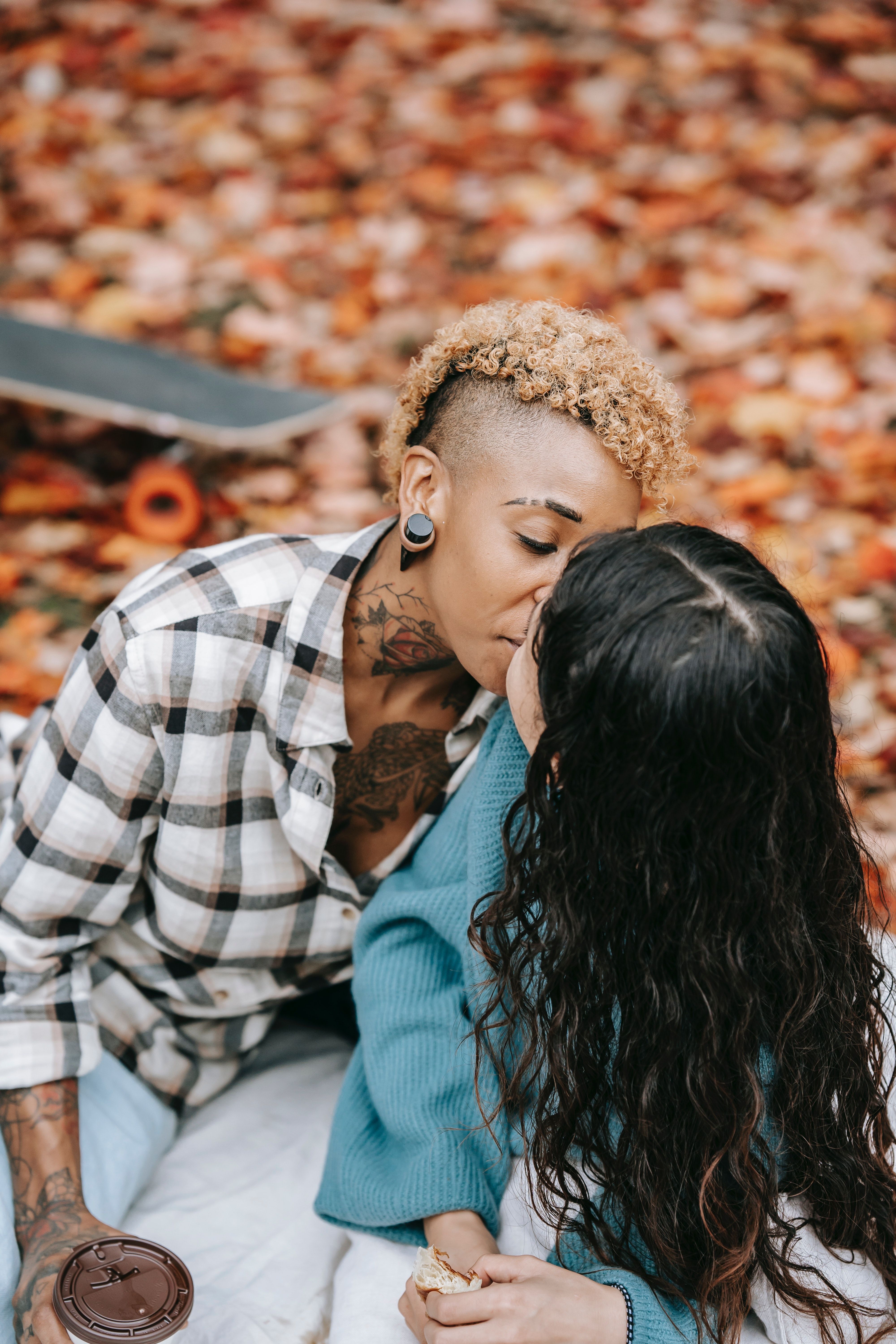 4000x6000 Loving multiethnic lesbians kissing in nature · Free