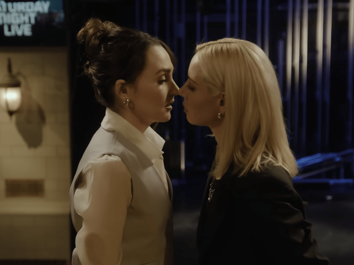 1200x900 Watch Aubrey Plaza Kiss 'Saturday Night Live' Star Chloe Fineman