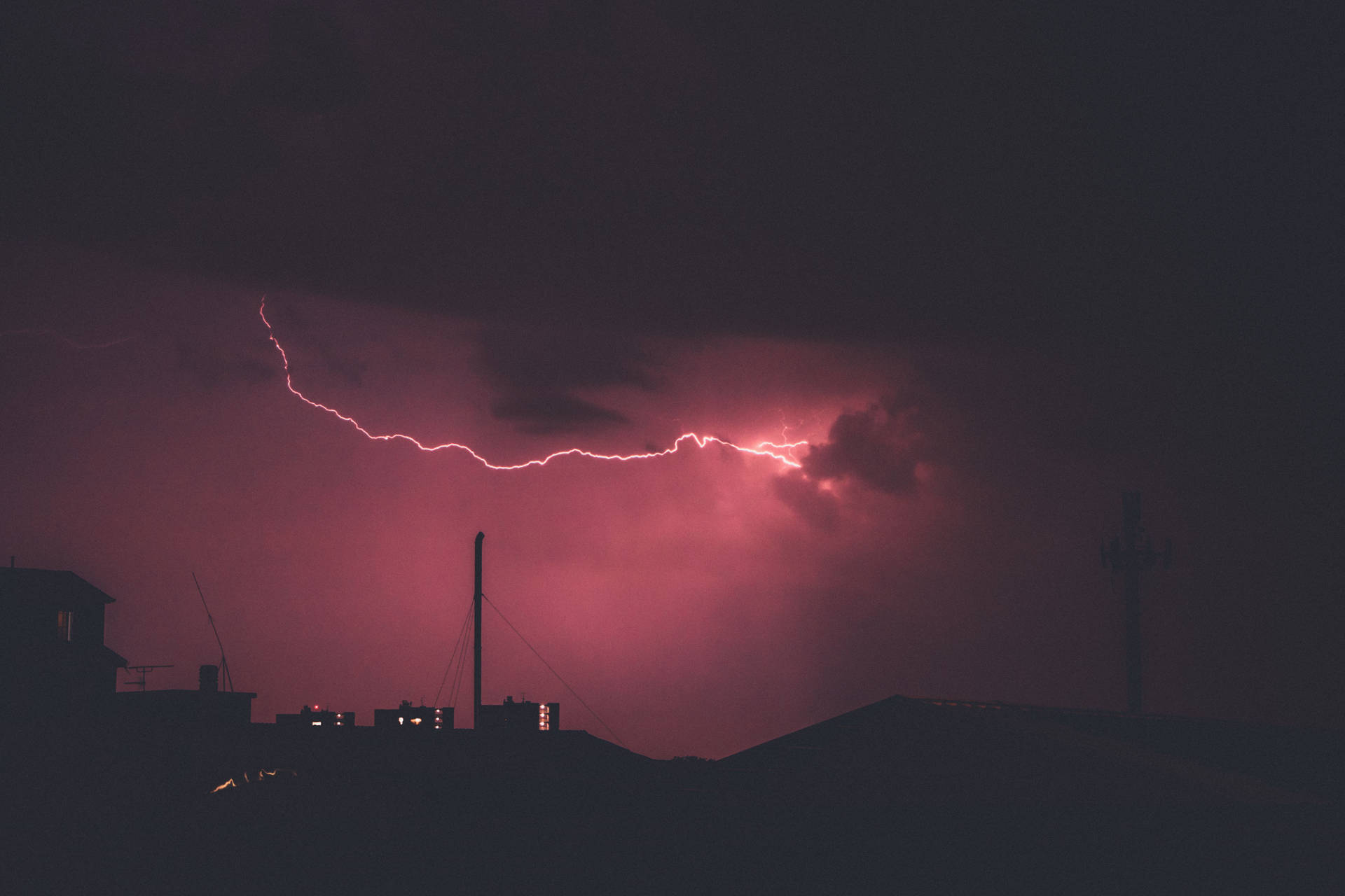 1920x1280 Red Lightning Wallpaper