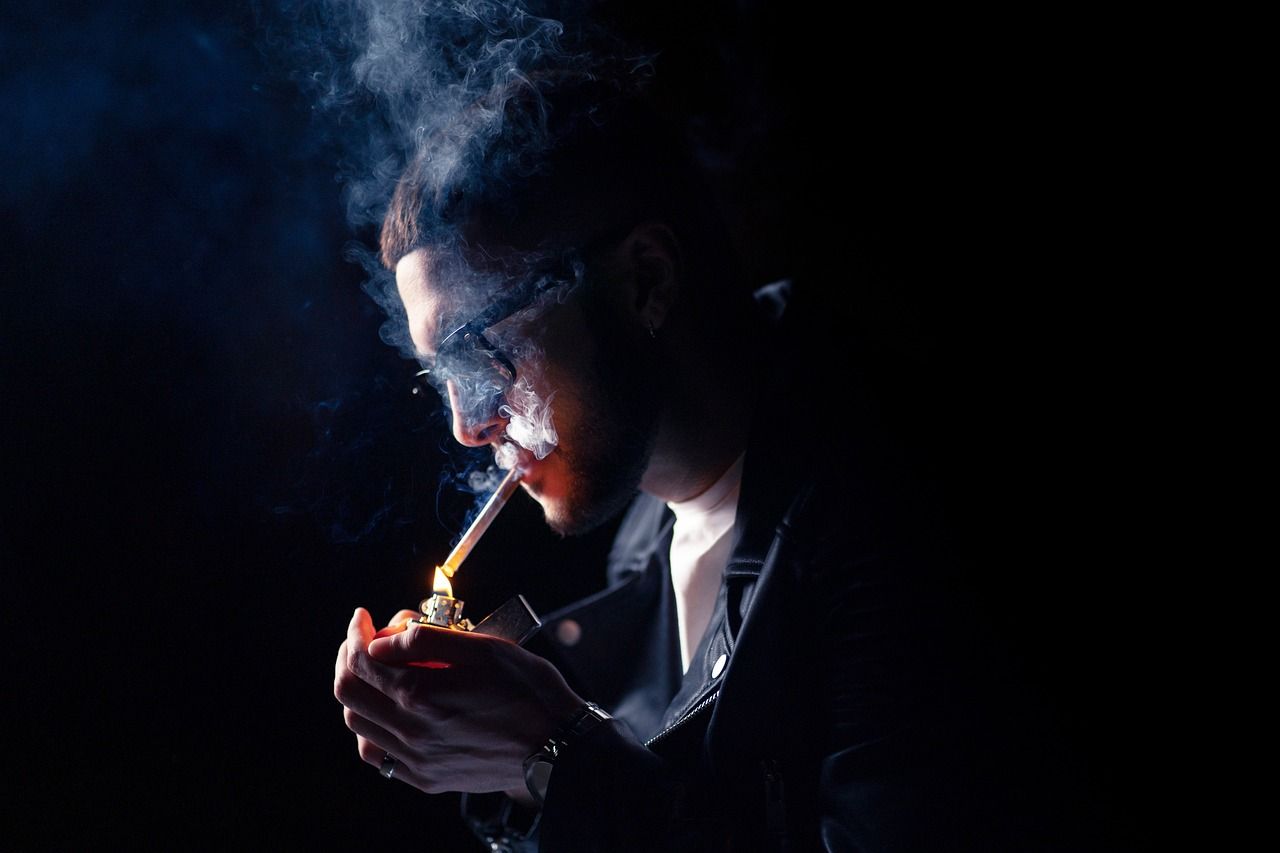 1280x853 Man Smoking Glasses