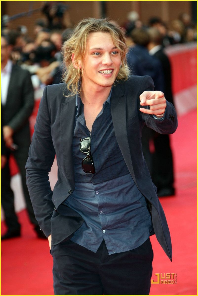 802x1200 Jamie Campbell Bower Wallpaper