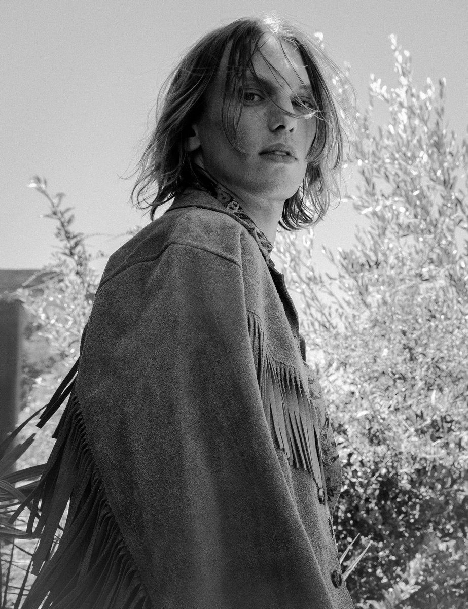 923x1200 Jamie Campbell Bower