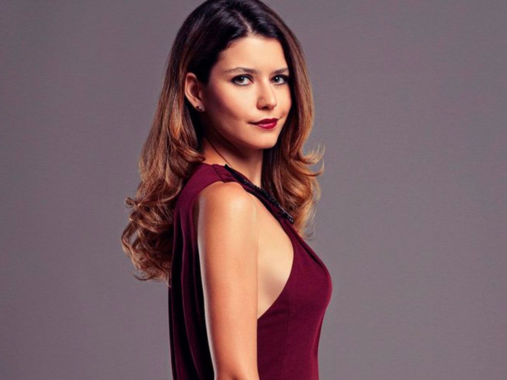 1024x768 Beren Saat estará en la próxima serie turca de Netflix