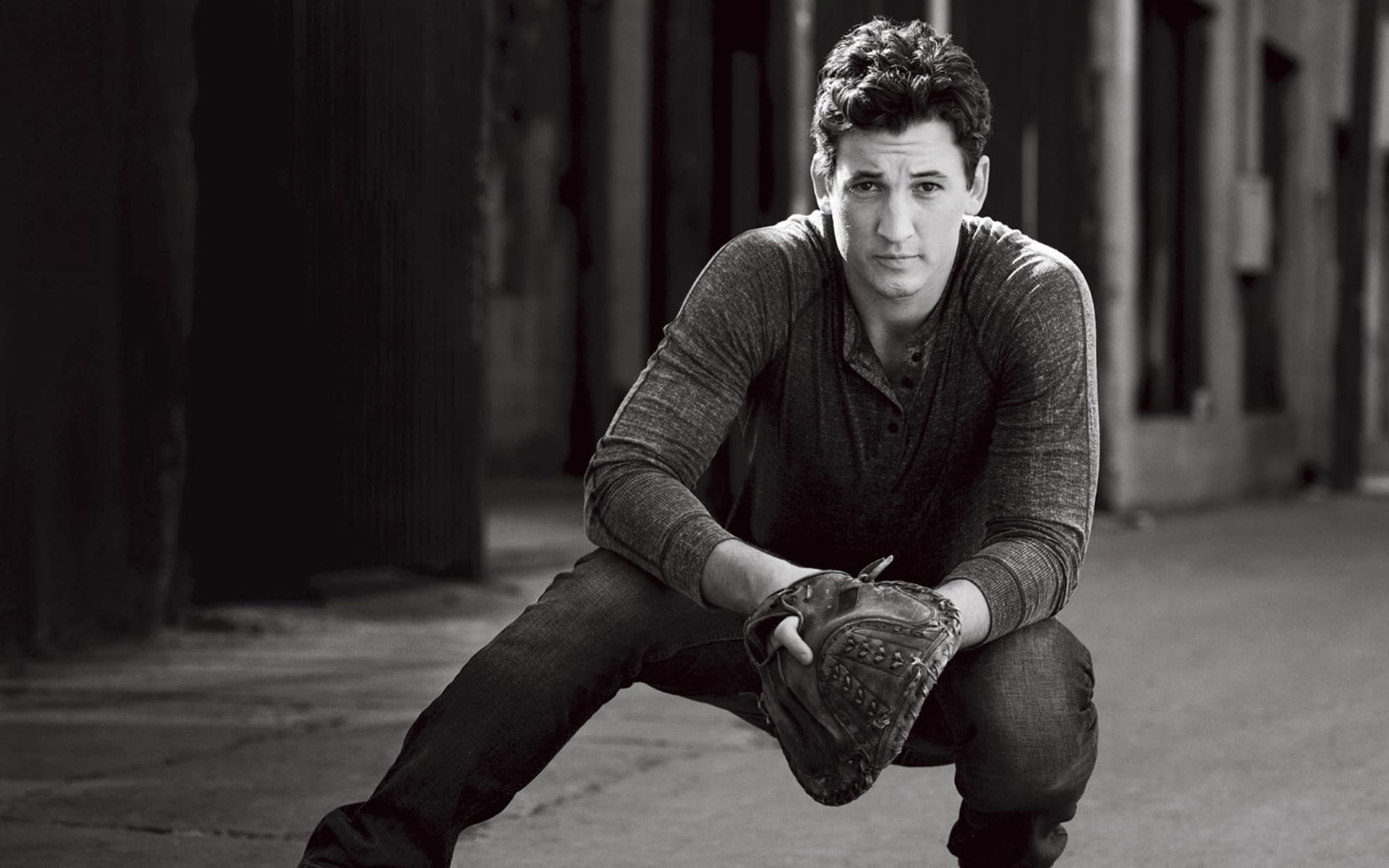 1920x1200 Miles Teller Wallpaper