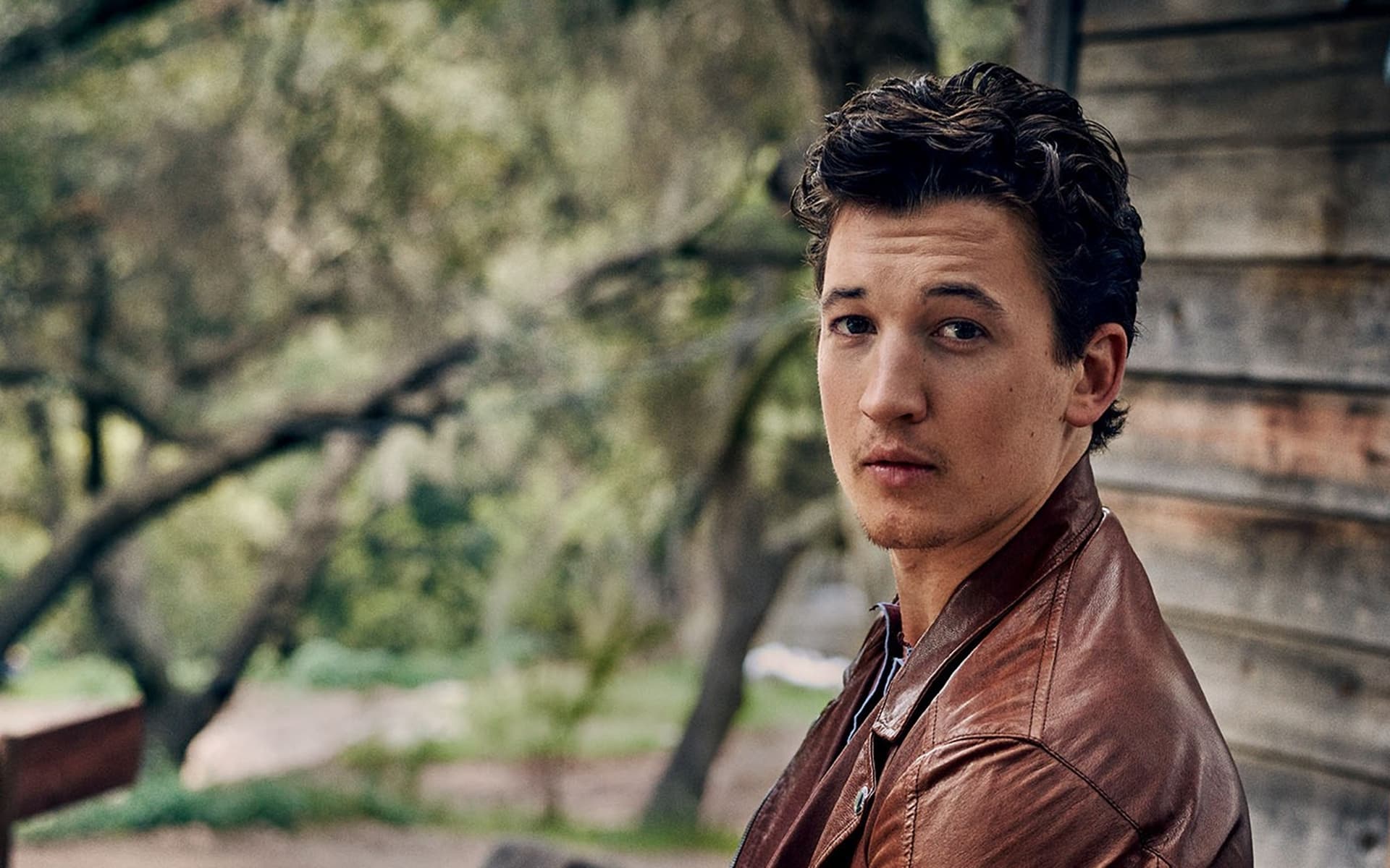1920x1200 Miles Teller Wallpaper