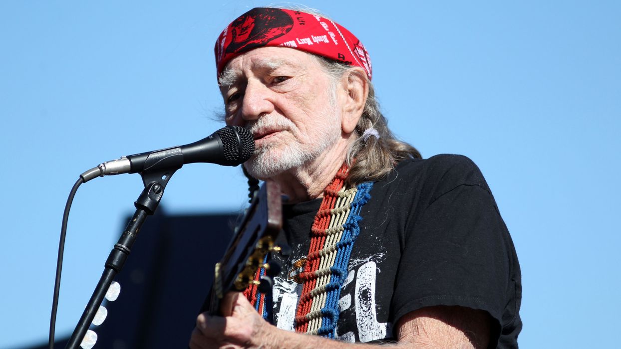 1244x700 WILLIE NELSON country microphone concert guitar d wallpaperx1080